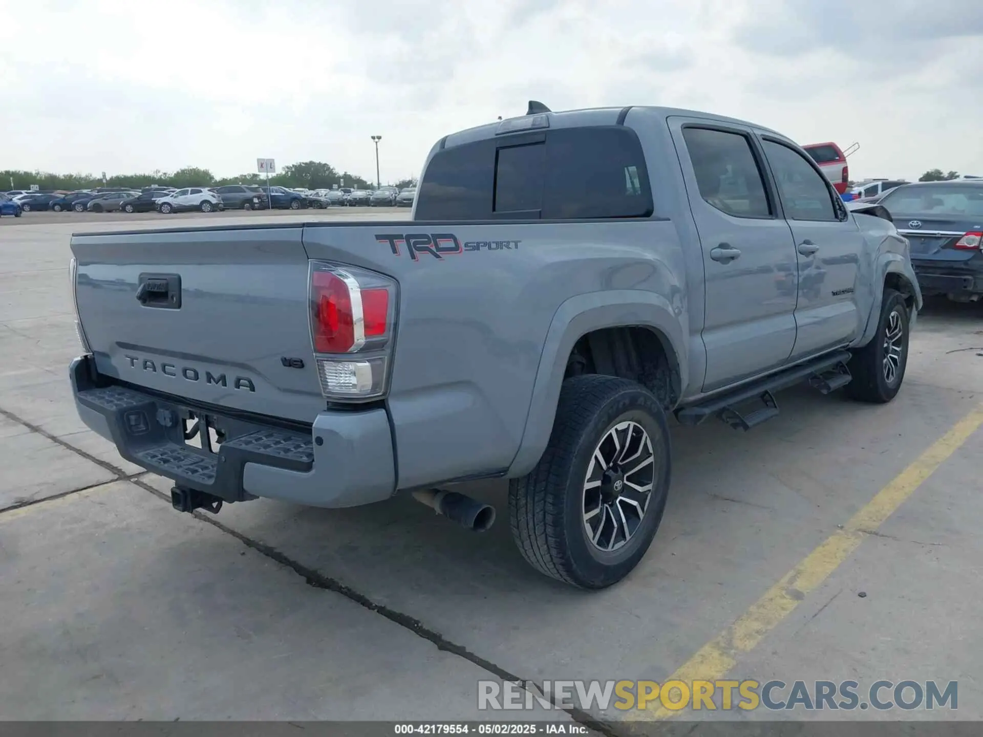 4 Photograph of a damaged car 5TFAZ5CN1MX112477 TOYOTA TACOMA 2021