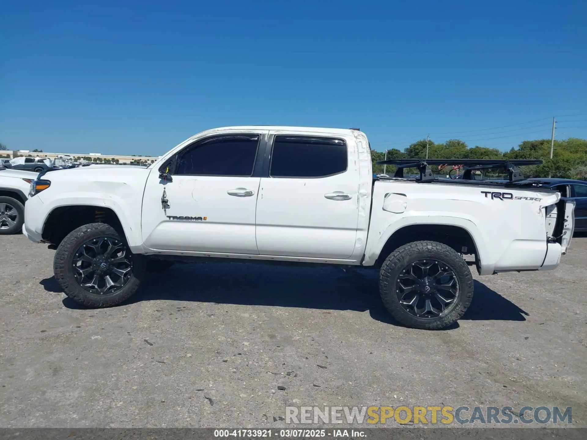 14 Photograph of a damaged car 5TFAZ5CN2MX114478 TOYOTA TACOMA 2021