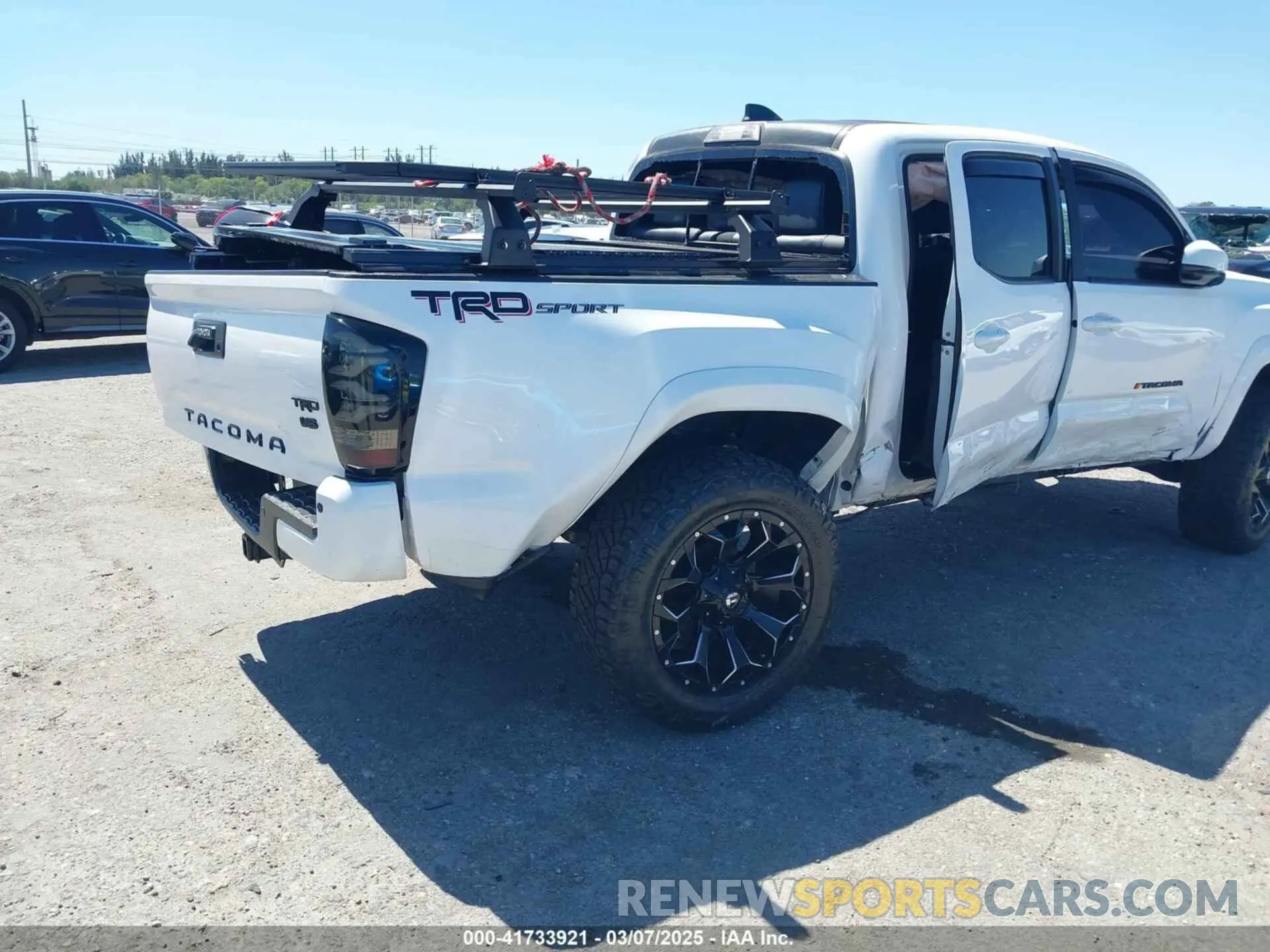 4 Photograph of a damaged car 5TFAZ5CN2MX114478 TOYOTA TACOMA 2021
