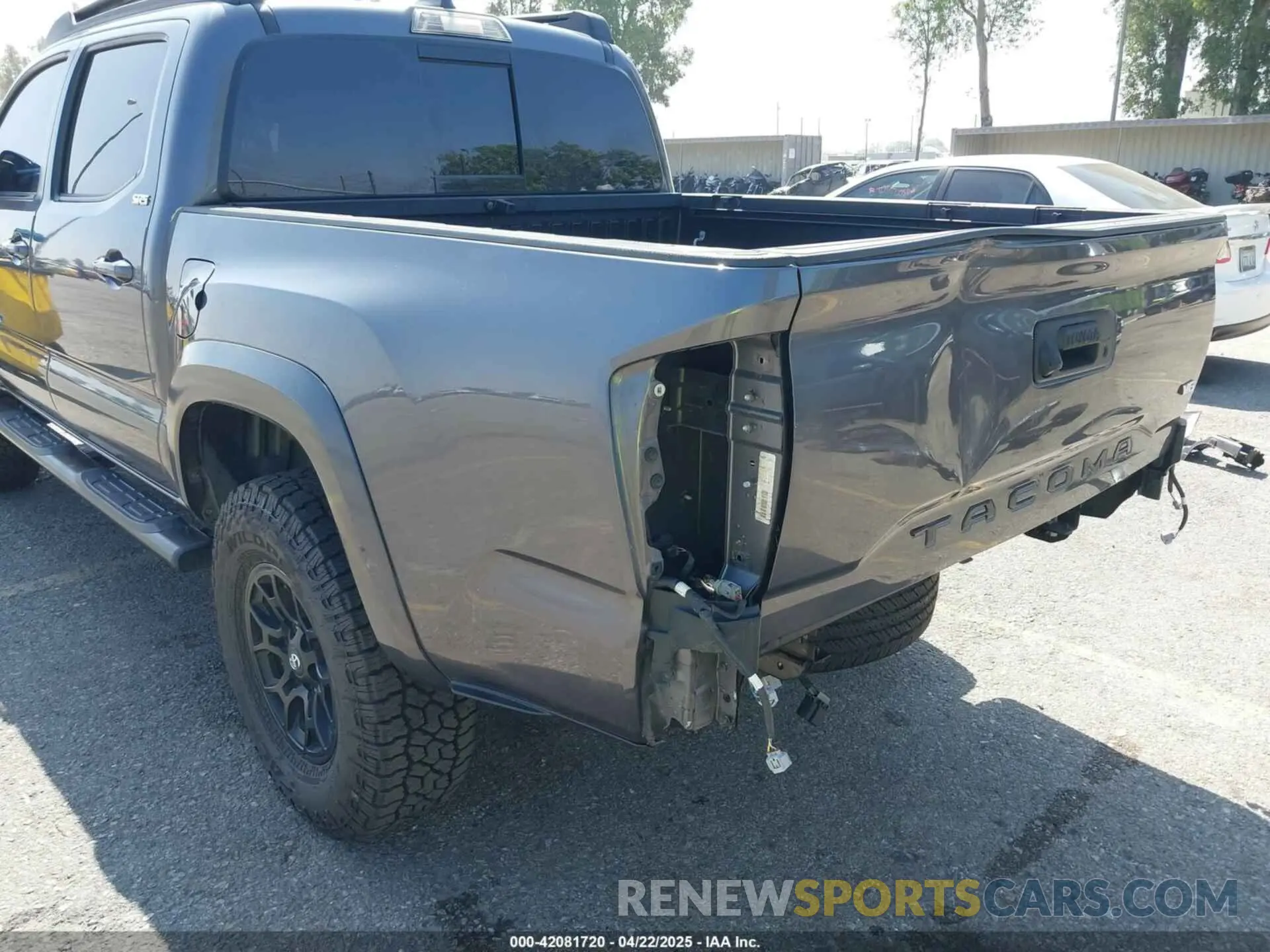 18 Photograph of a damaged car 5TFAZ5CN3MX112481 TOYOTA TACOMA 2021