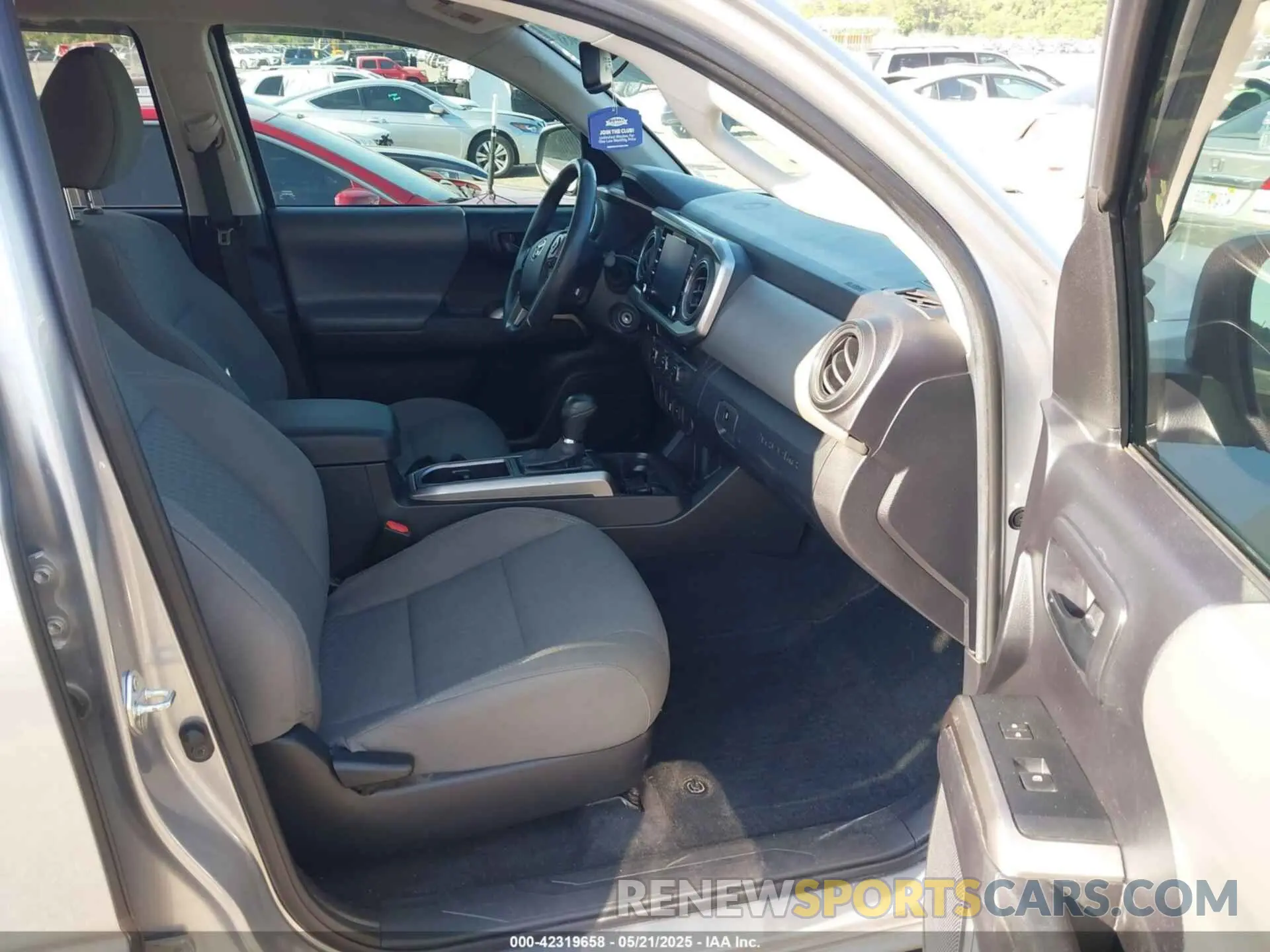 5 Photograph of a damaged car 5TFAZ5CN4MX108021 TOYOTA TACOMA 2021