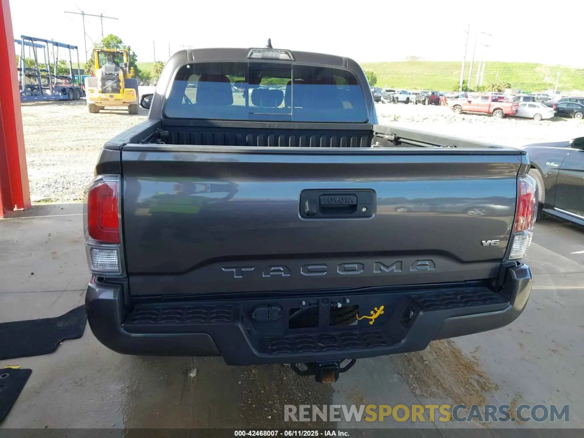 17 Photograph of a damaged car 5TFAZ5CN4MX113669 TOYOTA TACOMA 2021