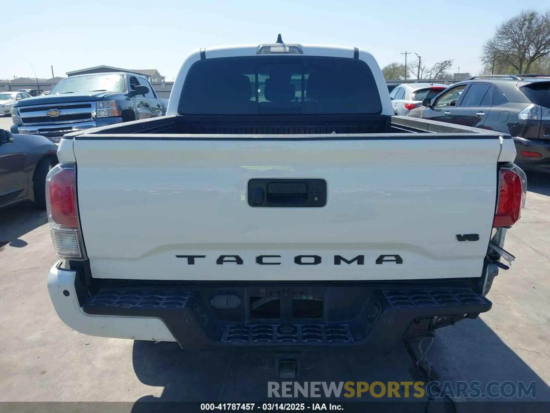 17 Photograph of a damaged car 5TFAZ5CN5MX107346 TOYOTA TACOMA 2021