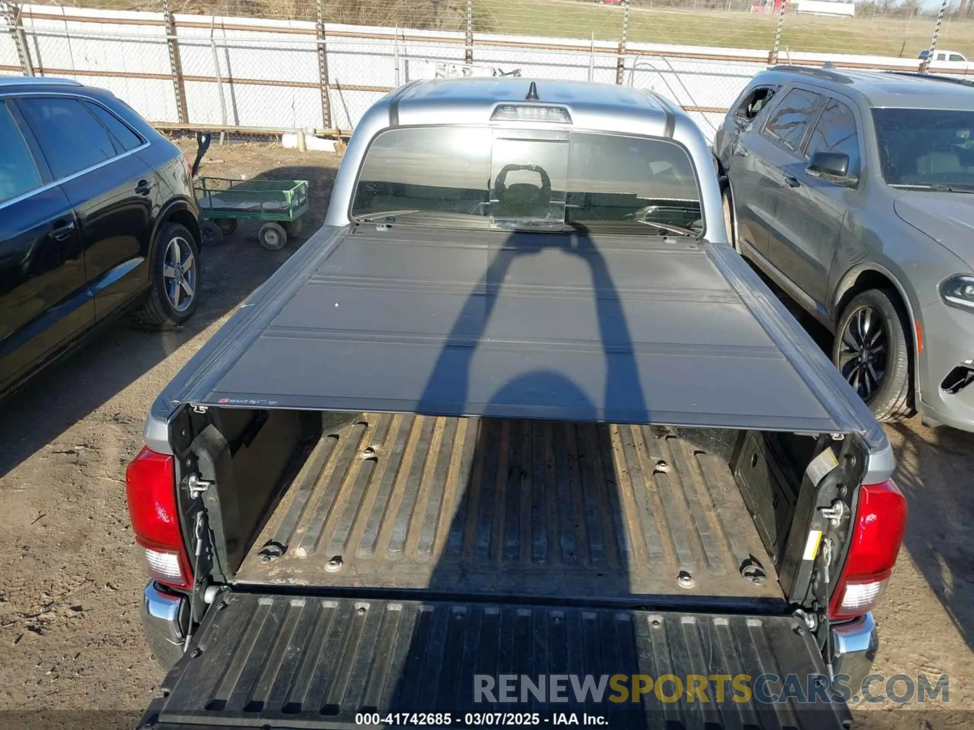 16 Photograph of a damaged car 5TFAZ5CN6MX096177 TOYOTA TACOMA 2021