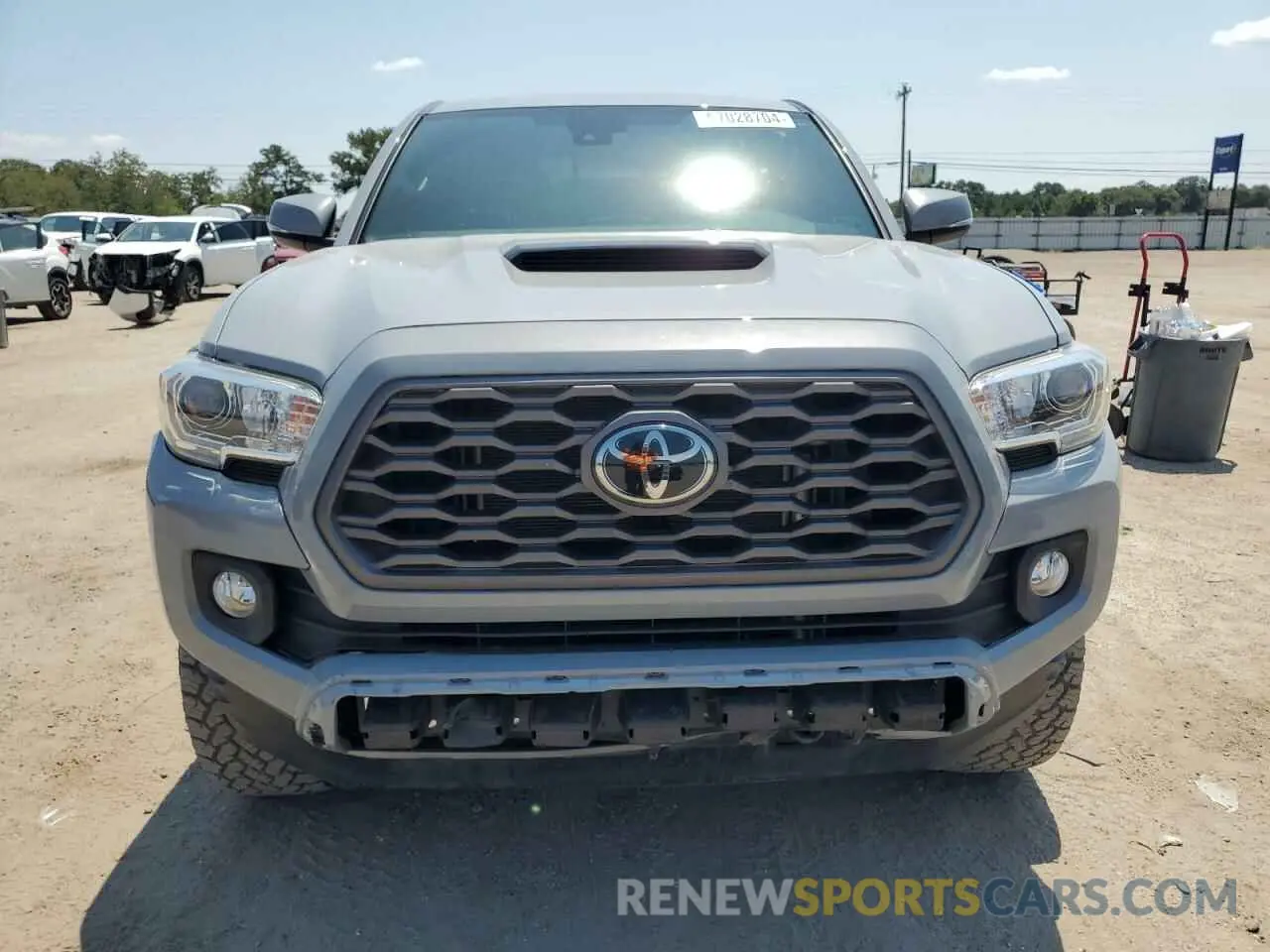 5 Photograph of a damaged car 5TFAZ5CN6MX116816 TOYOTA TACOMA 2021