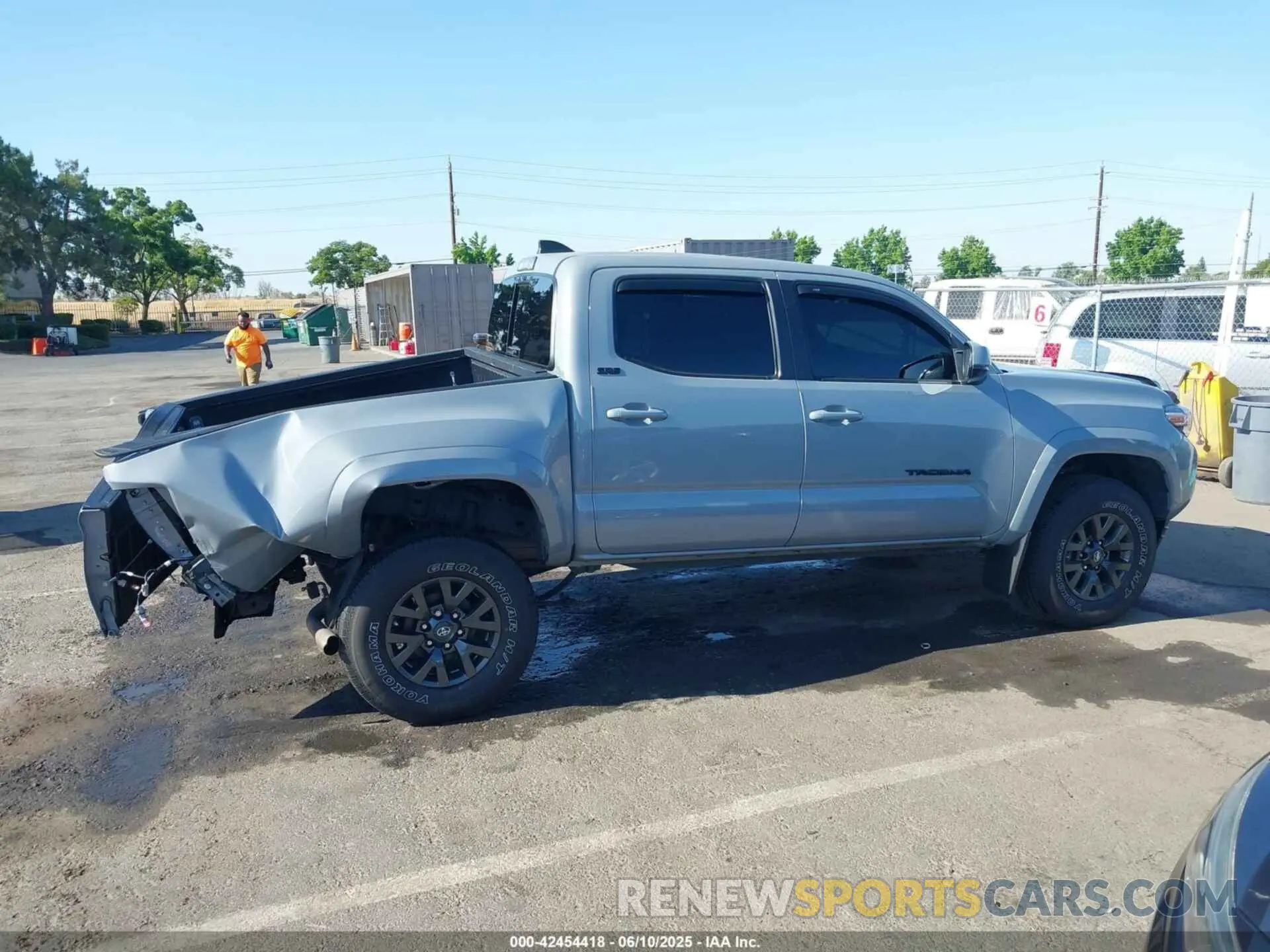 14 Photograph of a damaged car 5TFAZ5CN7MX101810 TOYOTA TACOMA 2021