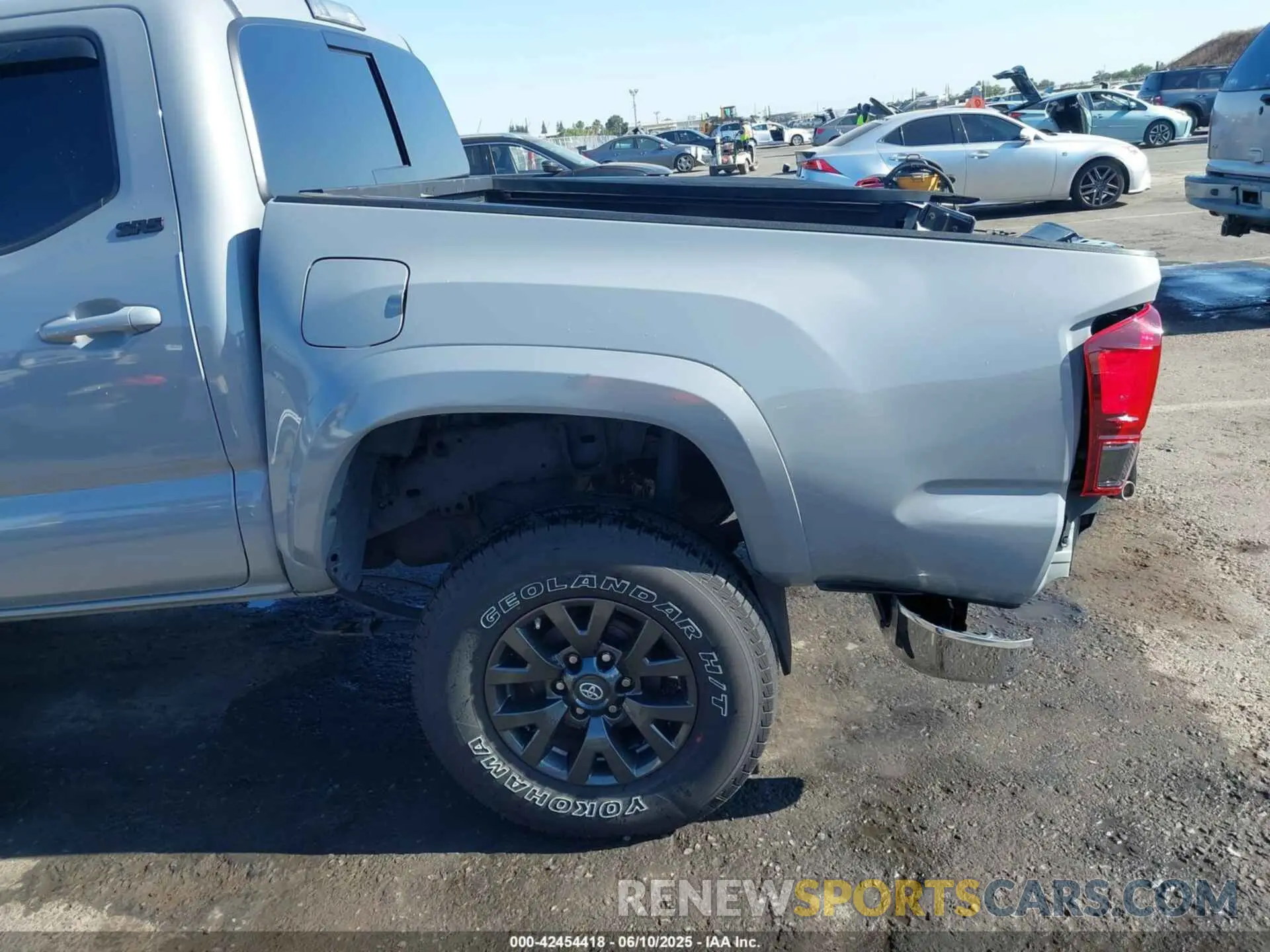 18 Photograph of a damaged car 5TFAZ5CN7MX101810 TOYOTA TACOMA 2021