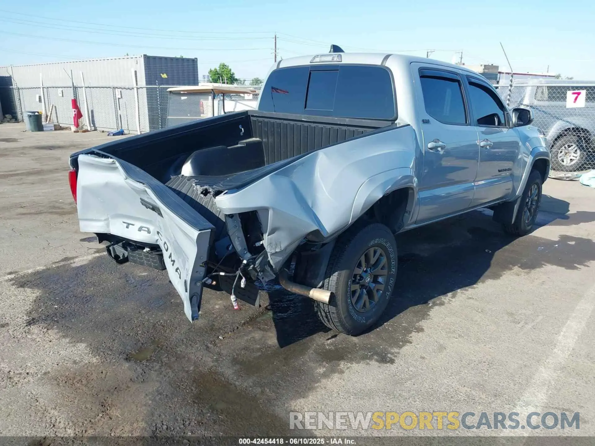 4 Photograph of a damaged car 5TFAZ5CN7MX101810 TOYOTA TACOMA 2021