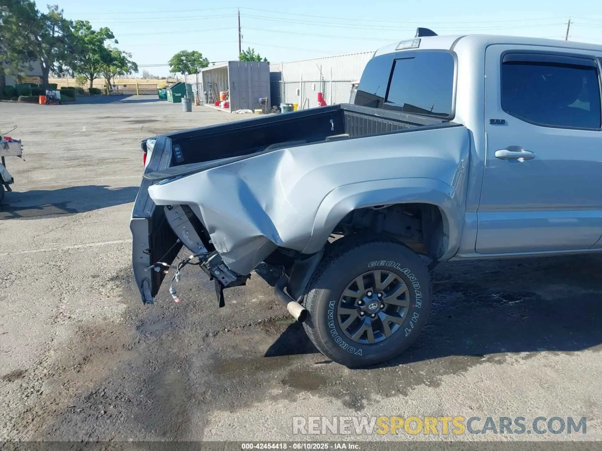 6 Photograph of a damaged car 5TFAZ5CN7MX101810 TOYOTA TACOMA 2021