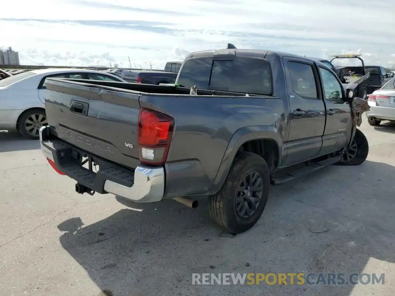 4 Photograph of a damaged car 5TFAZ5CN7MX105467 TOYOTA TACOMA 2021