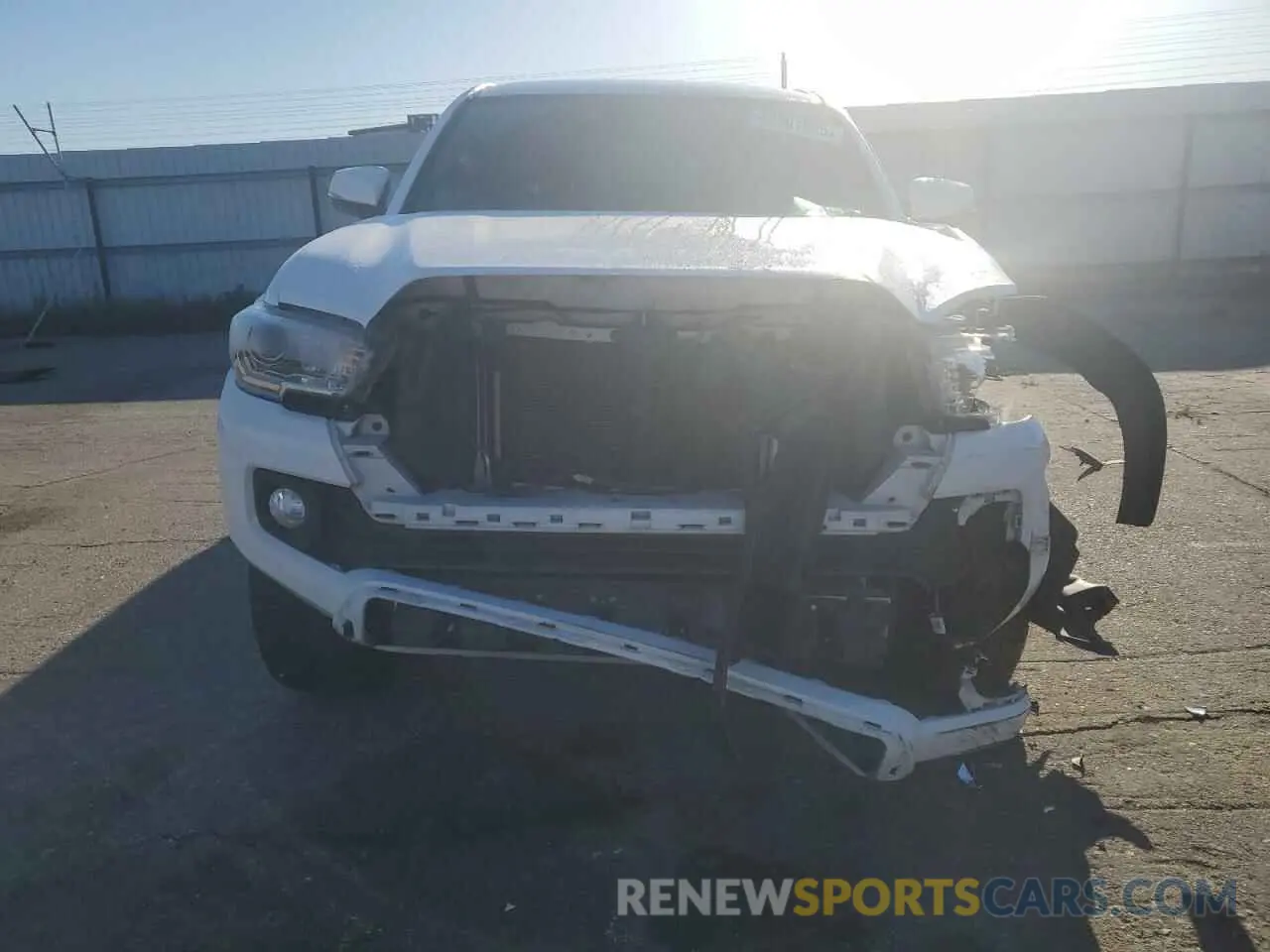 5 Photograph of a damaged car 5TFAZ5CN7MX111544 TOYOTA TACOMA 2021