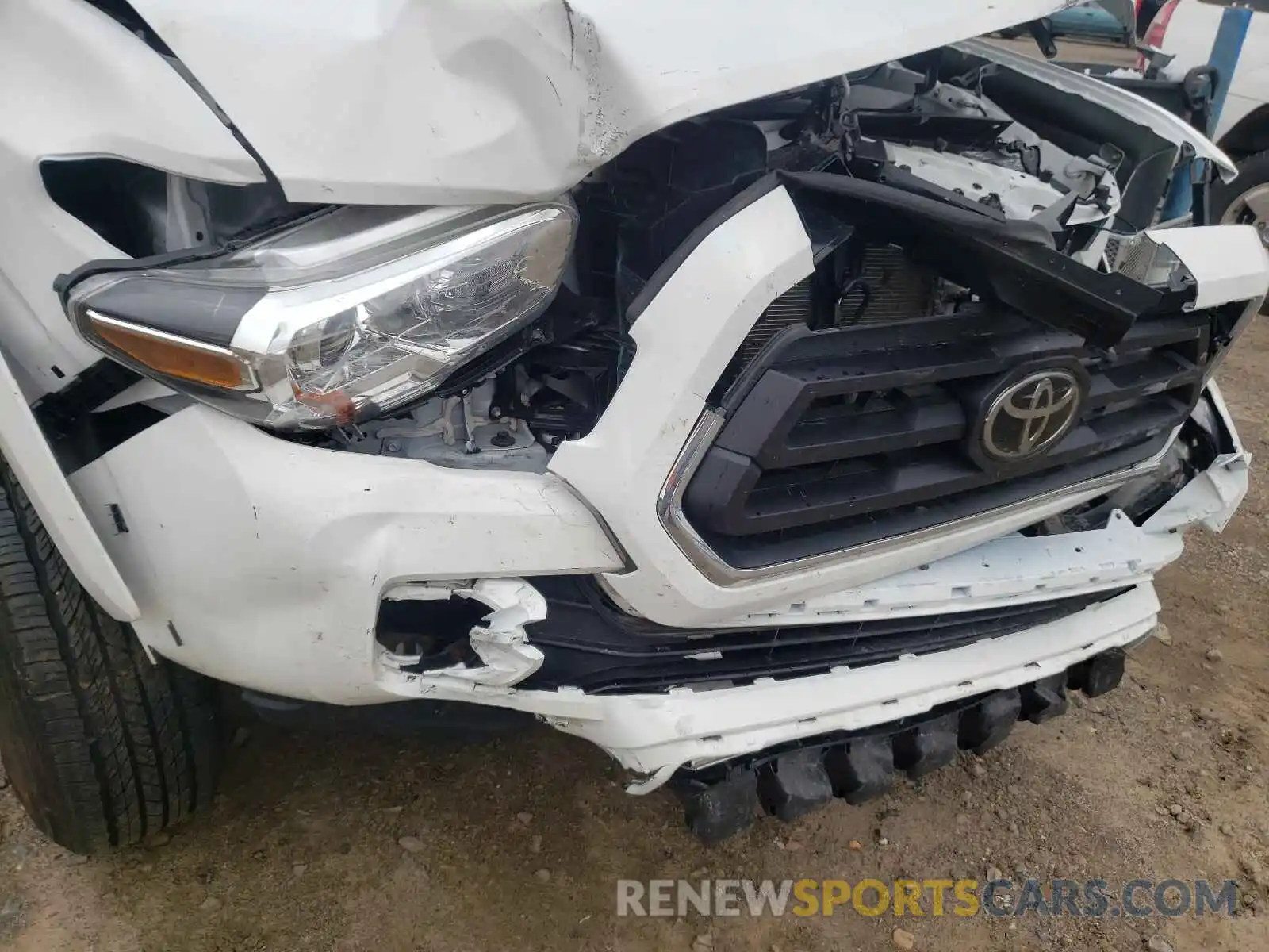 9 Photograph of a damaged car 5TFAZ5CN8MX106031 TOYOTA TACOMA 2021