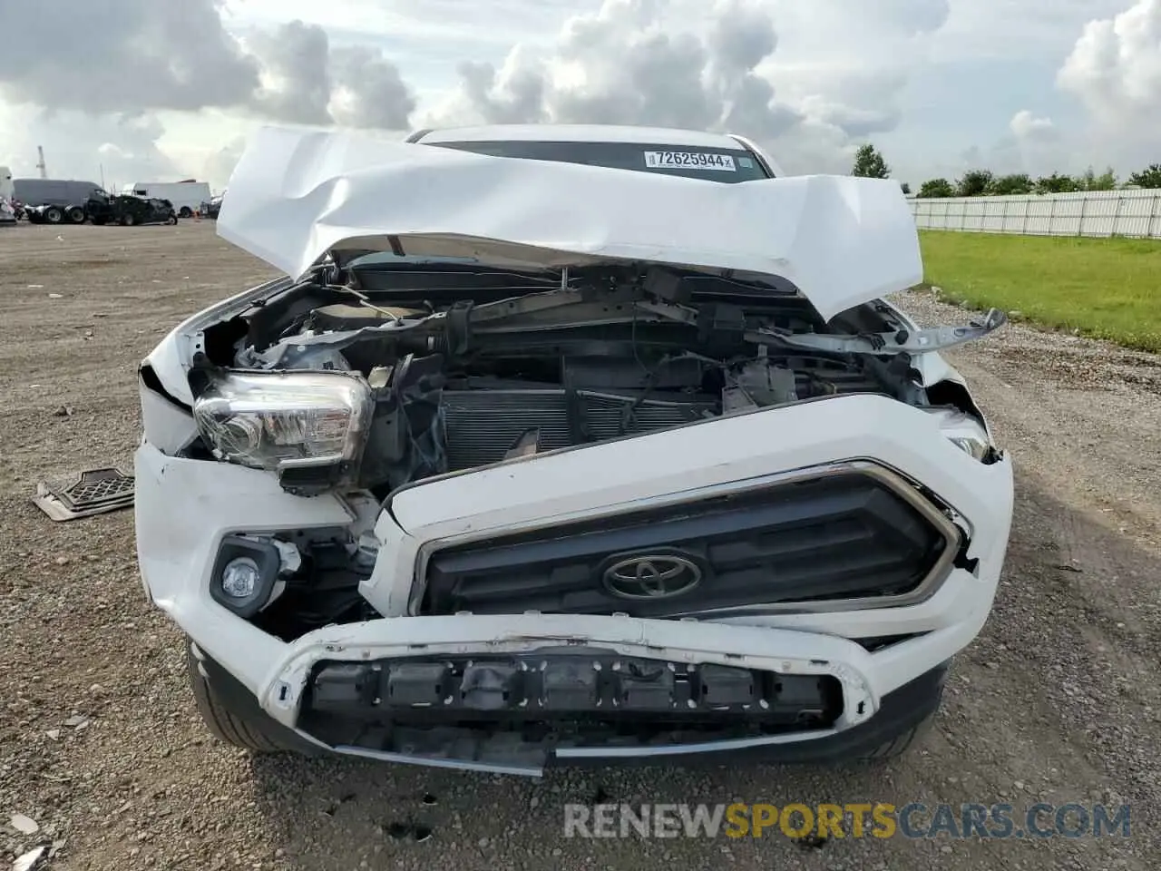 5 Photograph of a damaged car 5TFAZ5CN9MX109150 TOYOTA TACOMA 2021