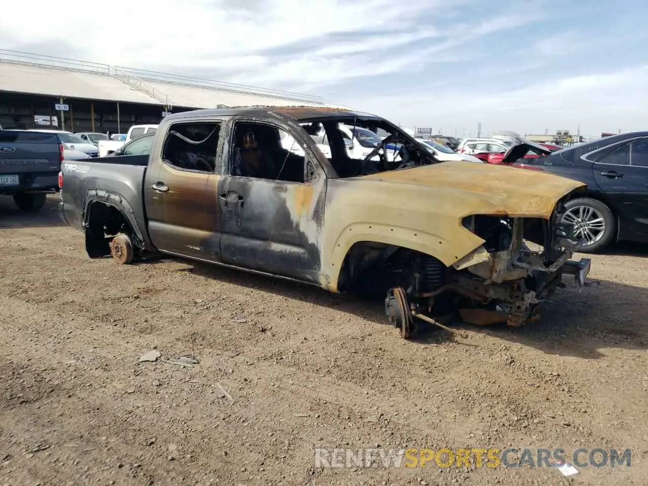 4 Photograph of a damaged car 5TFCZ5AN0MX245551 TOYOTA TACOMA 2021