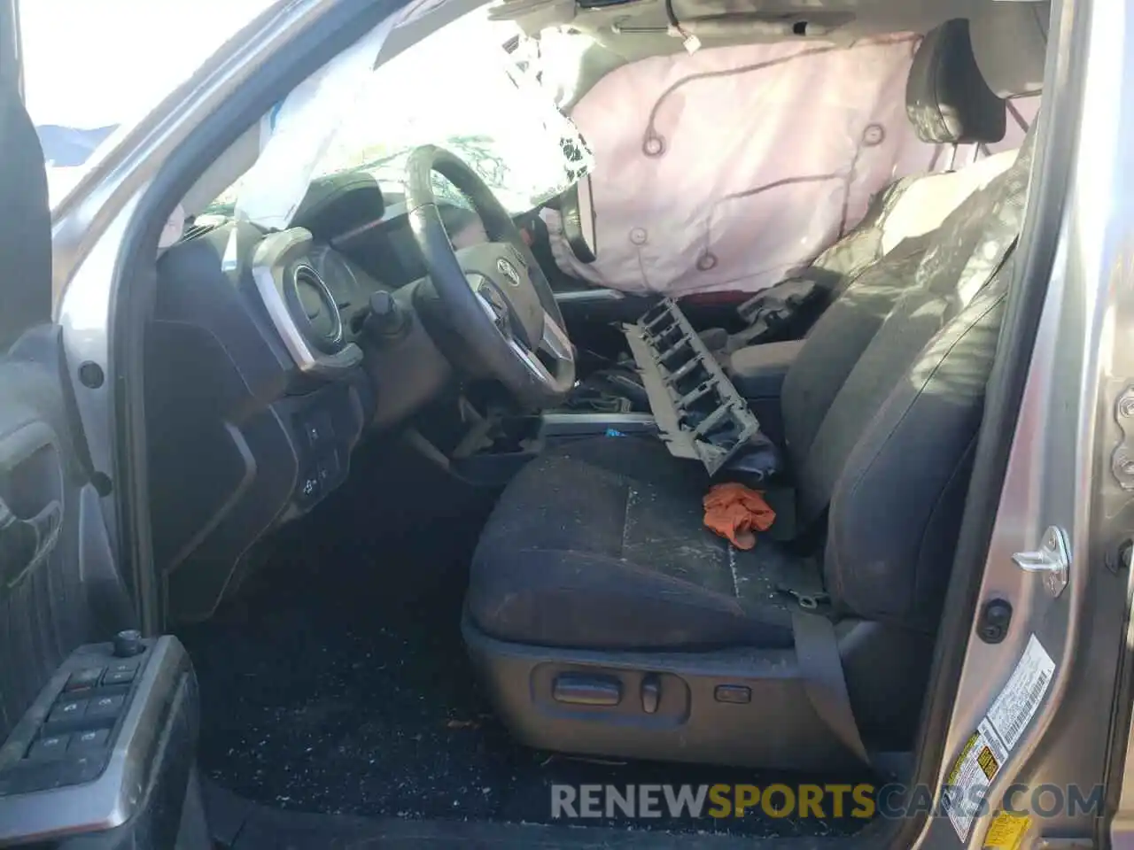 5 Photograph of a damaged car 5TFCZ5AN0MX268943 TOYOTA TACOMA 2021