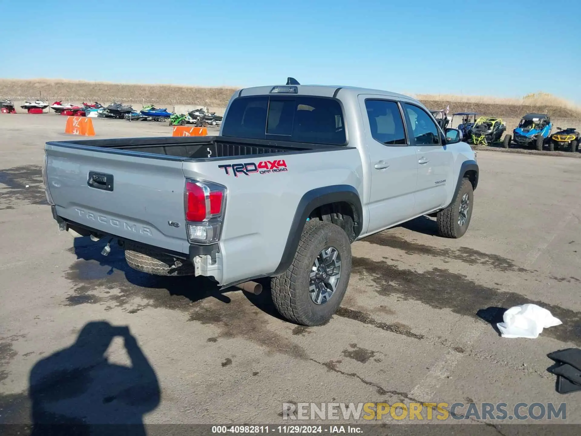 4 Photograph of a damaged car 5TFCZ5AN1MX257675 TOYOTA TACOMA 2021