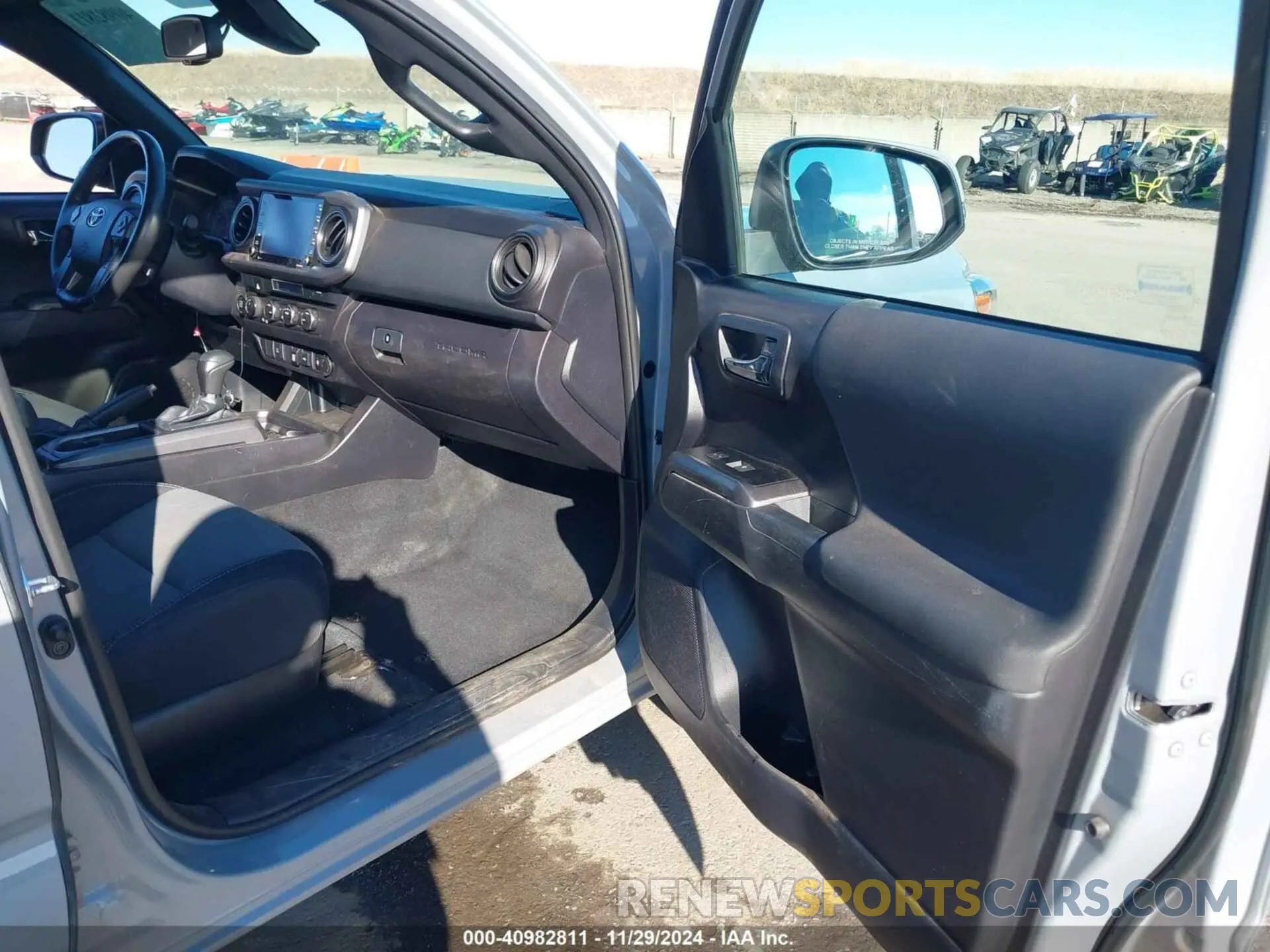 5 Photograph of a damaged car 5TFCZ5AN1MX257675 TOYOTA TACOMA 2021