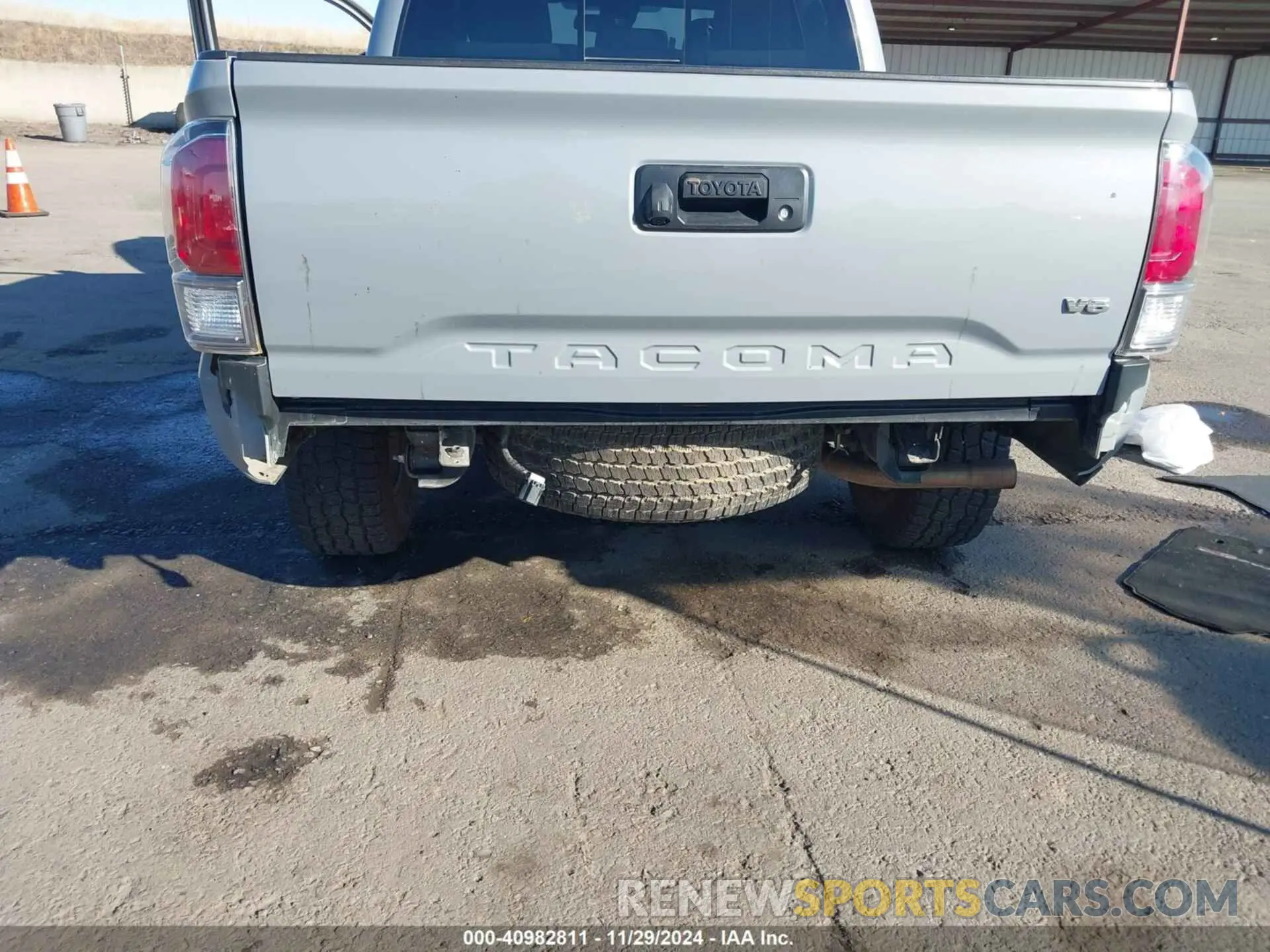 6 Photograph of a damaged car 5TFCZ5AN1MX257675 TOYOTA TACOMA 2021