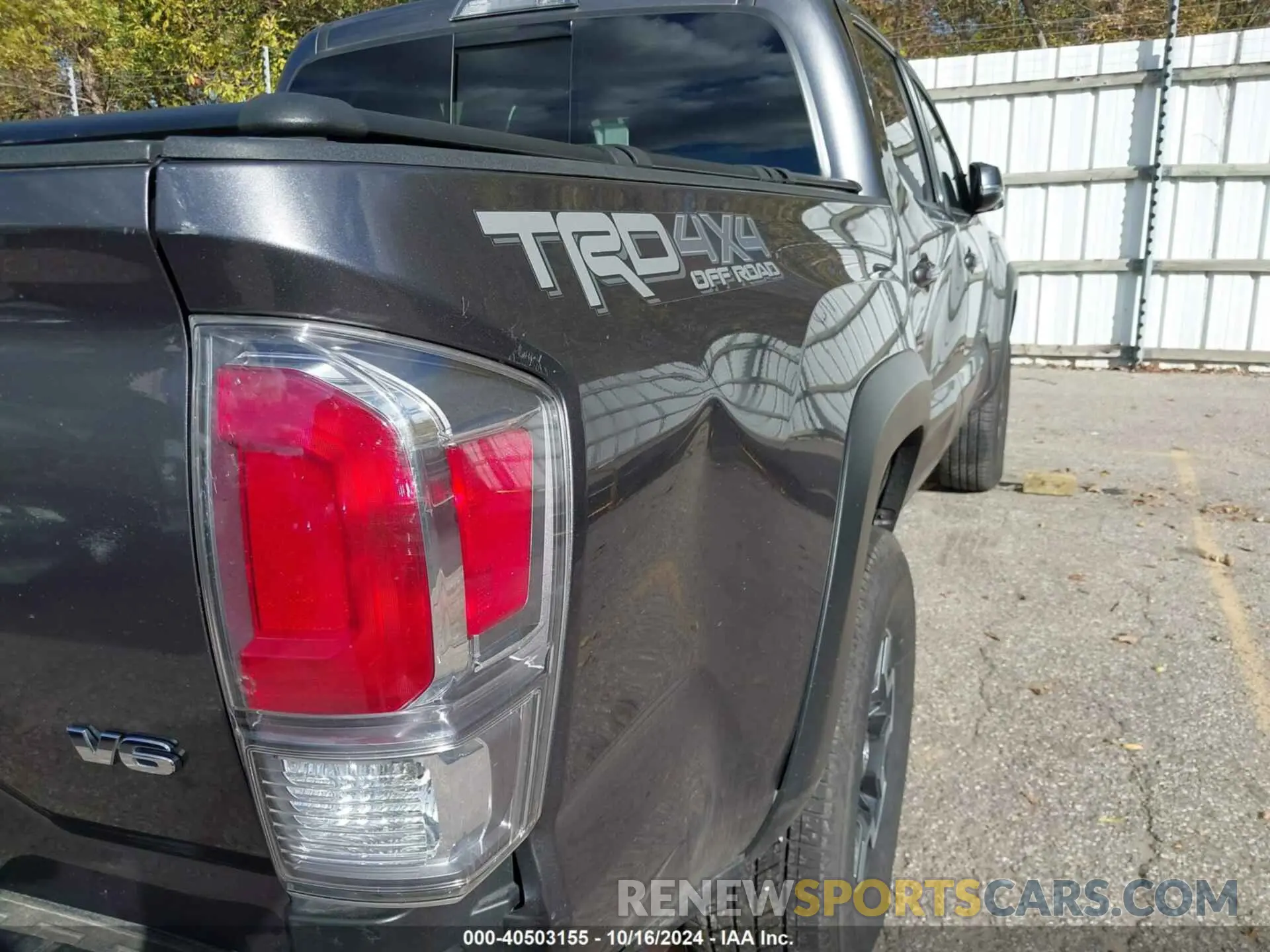 18 Photograph of a damaged car 5TFCZ5AN1MX269390 TOYOTA TACOMA 2021