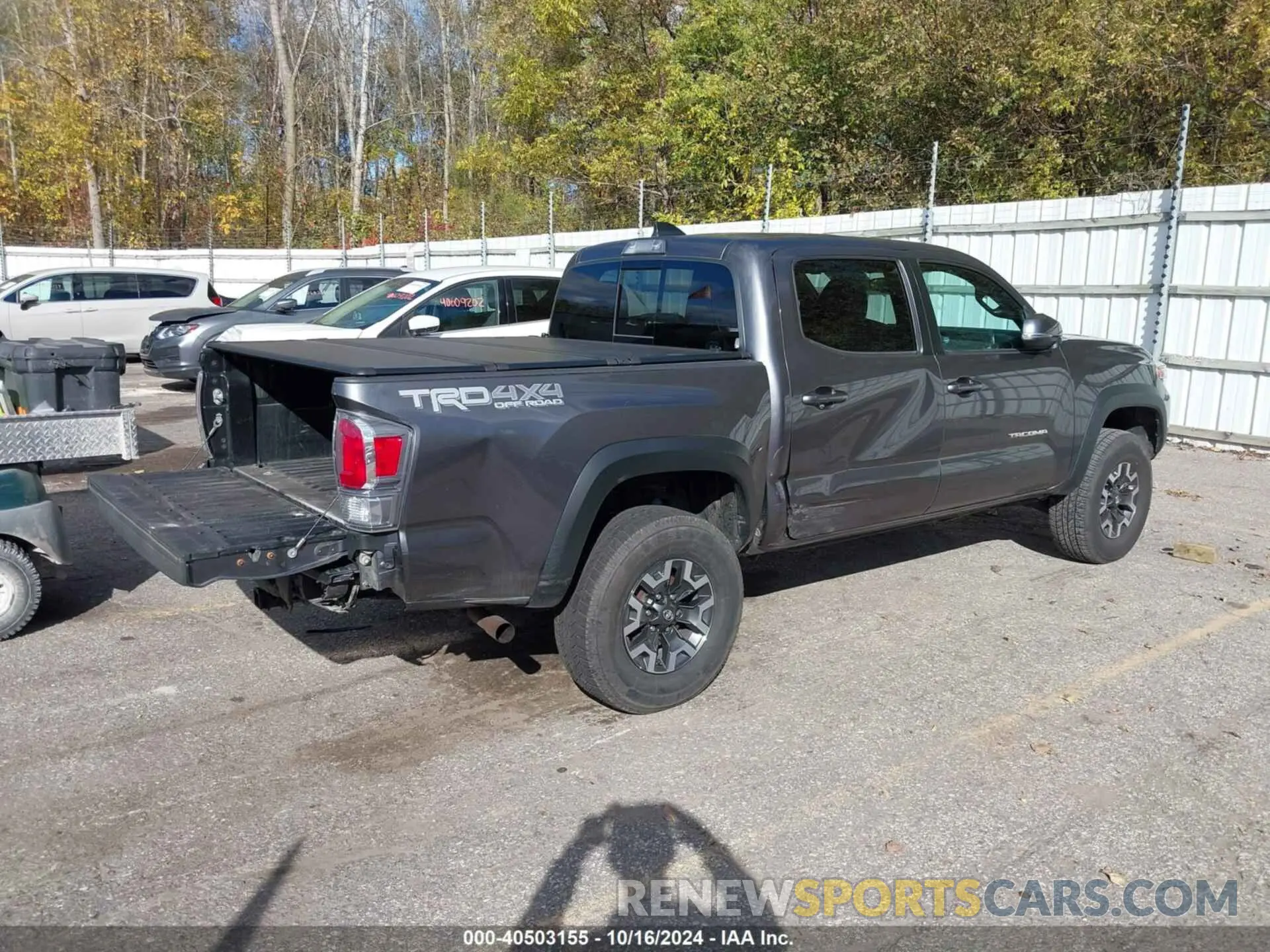 4 Photograph of a damaged car 5TFCZ5AN1MX269390 TOYOTA TACOMA 2021