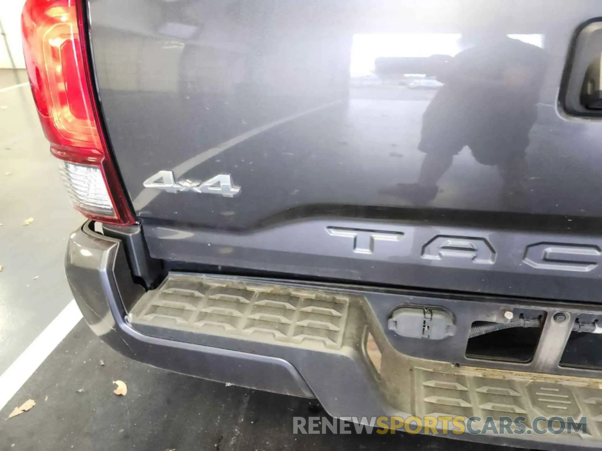 11 Photograph of a damaged car 5TFCZ5AN1MX280518 TOYOTA TACOMA 2021