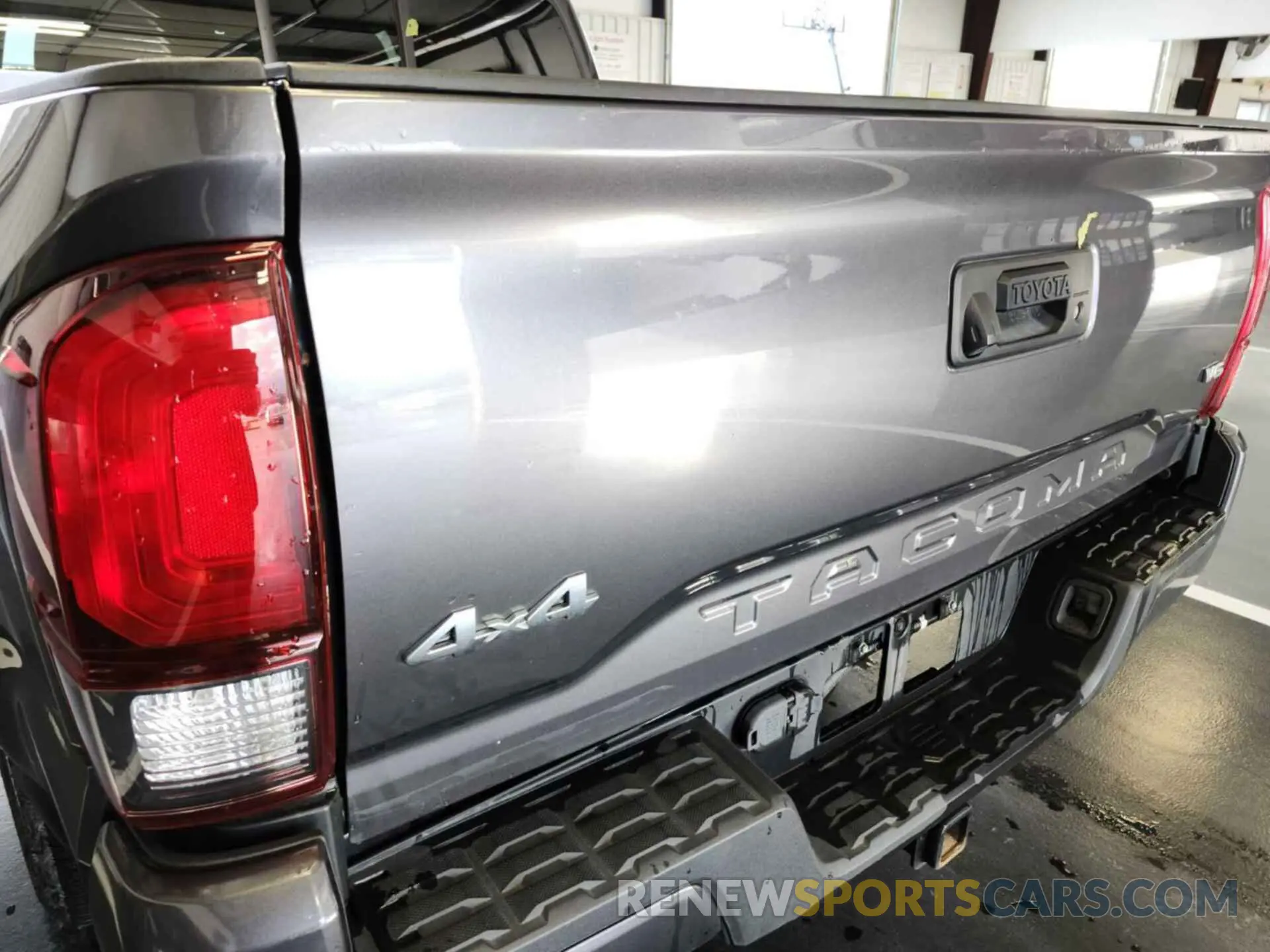 15 Photograph of a damaged car 5TFCZ5AN1MX280518 TOYOTA TACOMA 2021
