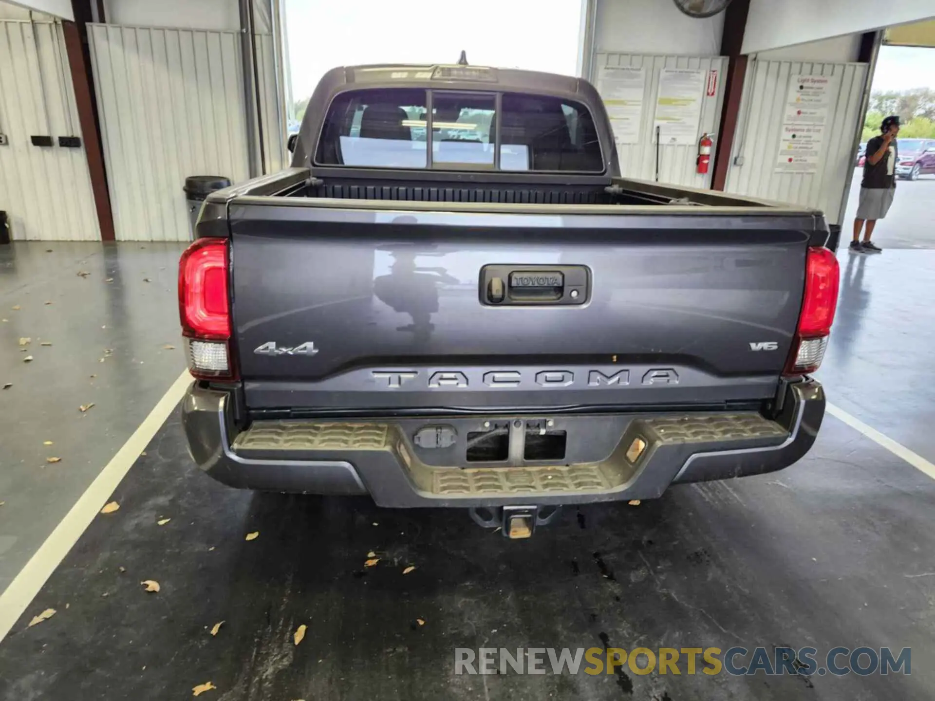 4 Photograph of a damaged car 5TFCZ5AN1MX280518 TOYOTA TACOMA 2021