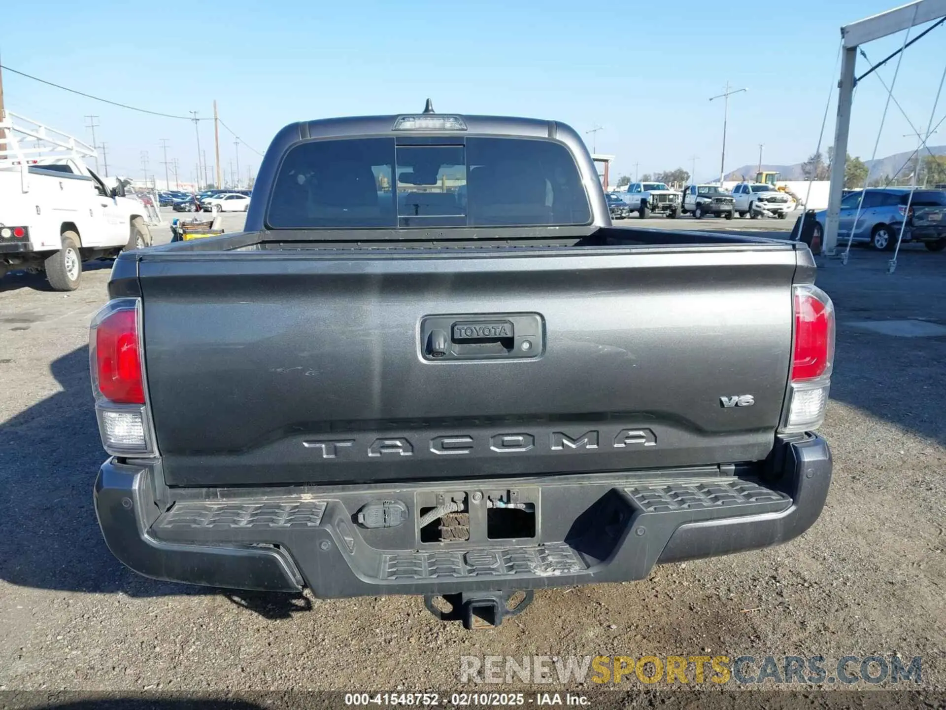 16 Photograph of a damaged car 5TFCZ5AN5MX258747 TOYOTA TACOMA 2021