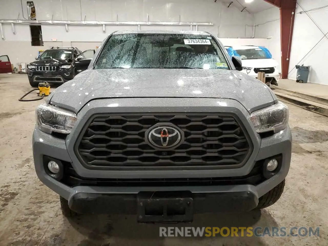 5 Photograph of a damaged car 5TFCZ5AN6MX250236 TOYOTA TACOMA 2021
