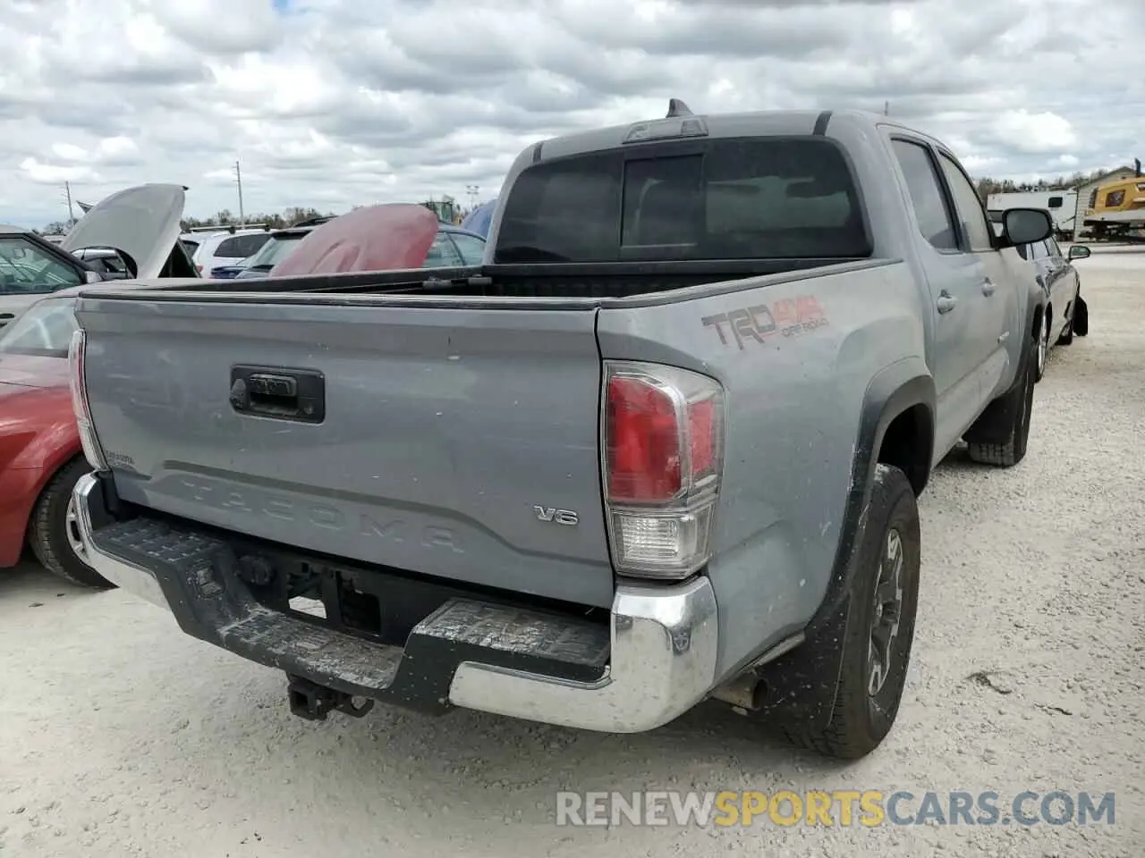 4 Photograph of a damaged car 5TFCZ5AN6MX255923 TOYOTA TACOMA 2021