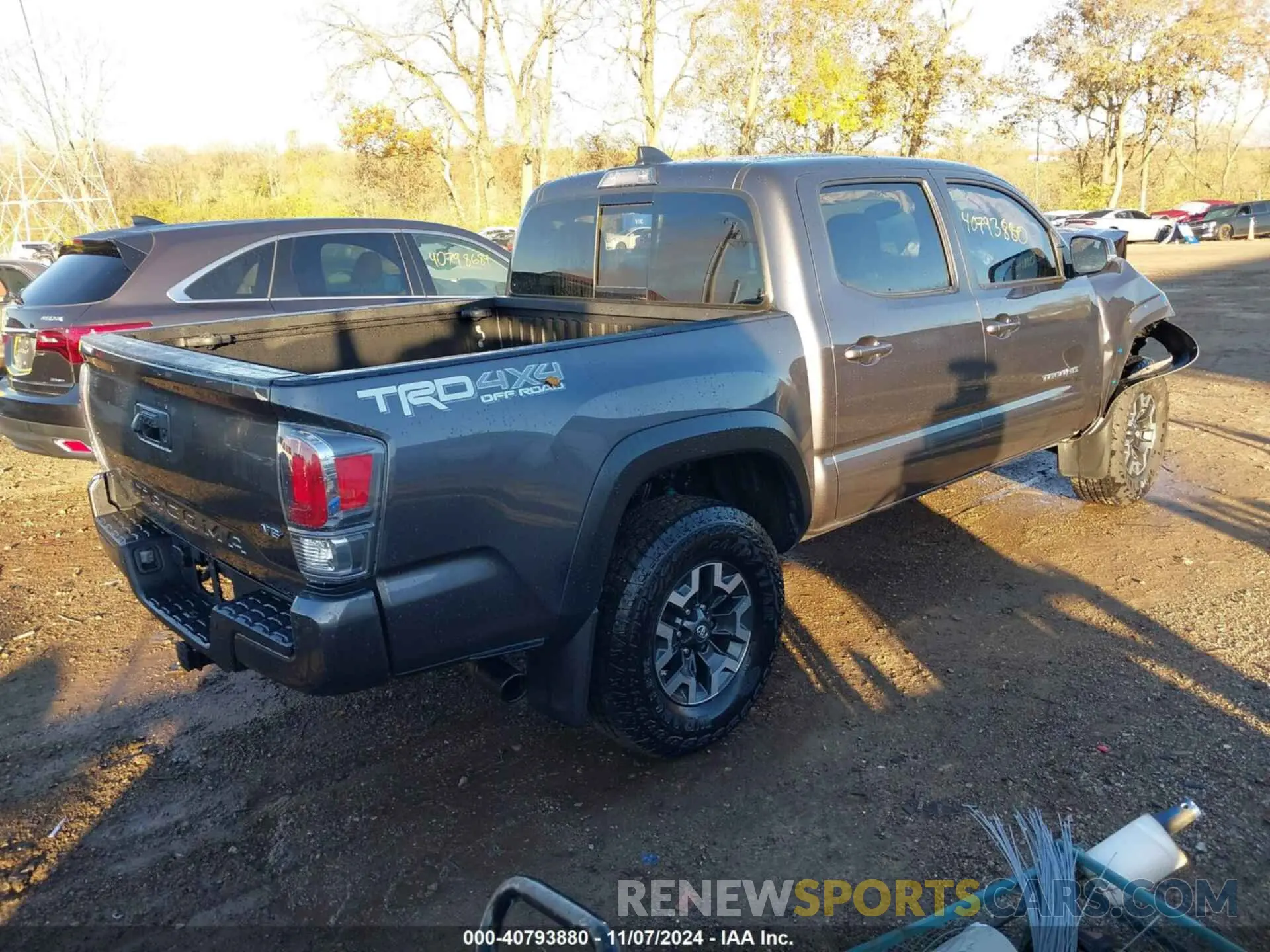 4 Photograph of a damaged car 5TFCZ5AN6MX256280 TOYOTA TACOMA 2021