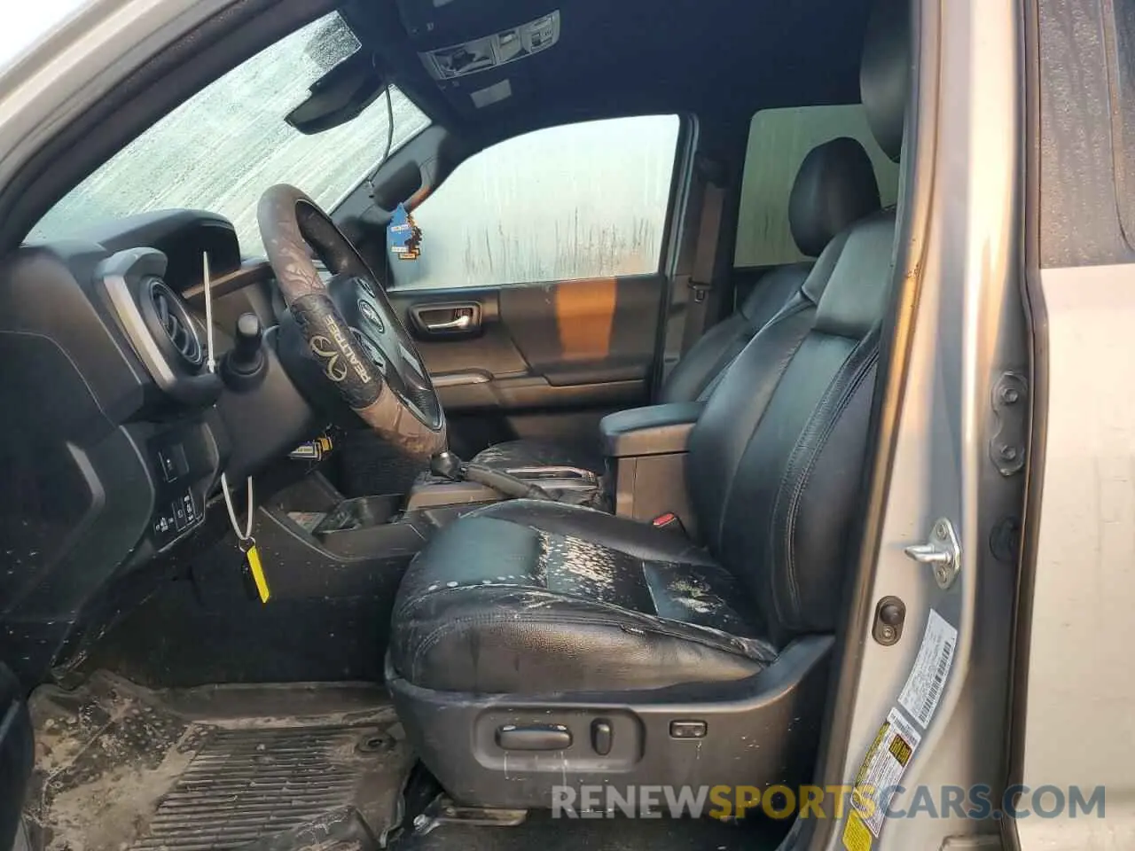 7 Photograph of a damaged car 5TFCZ5AN7MX263075 TOYOTA TACOMA 2021