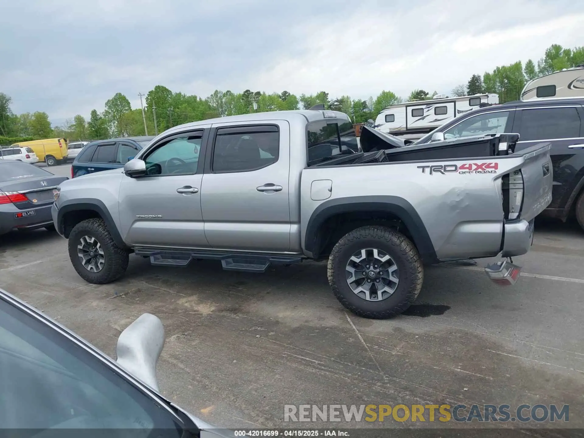 15 Photograph of a damaged car 5TFCZ5AN7MX268521 TOYOTA TACOMA 2021