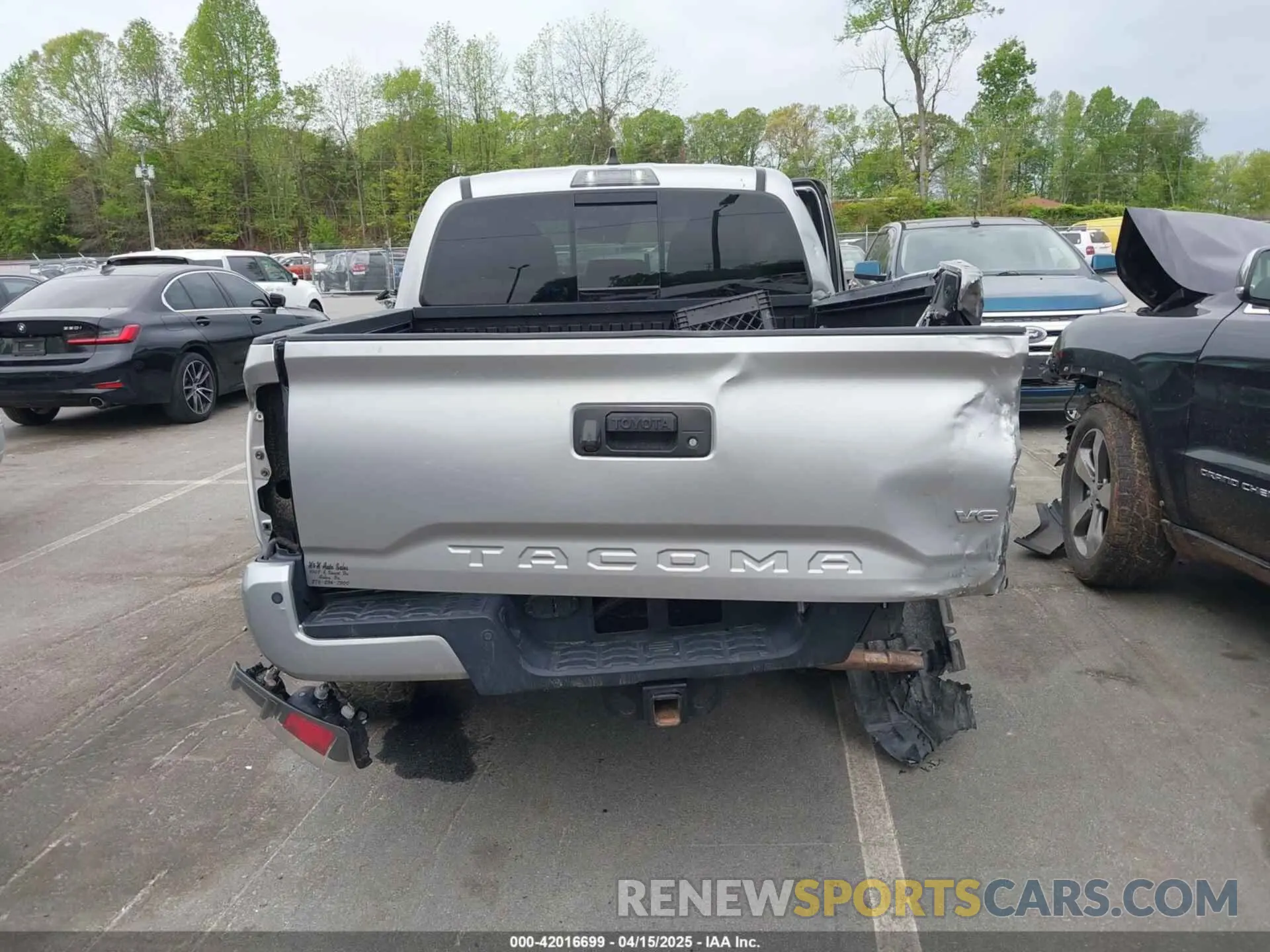 17 Photograph of a damaged car 5TFCZ5AN7MX268521 TOYOTA TACOMA 2021