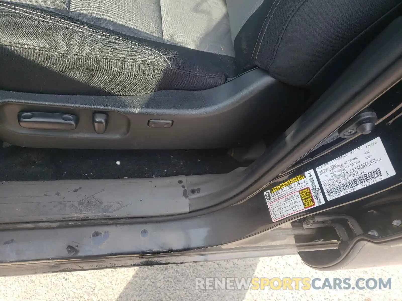 9 Photograph of a damaged car 5TFCZ5AN7MX273184 TOYOTA TACOMA 2021