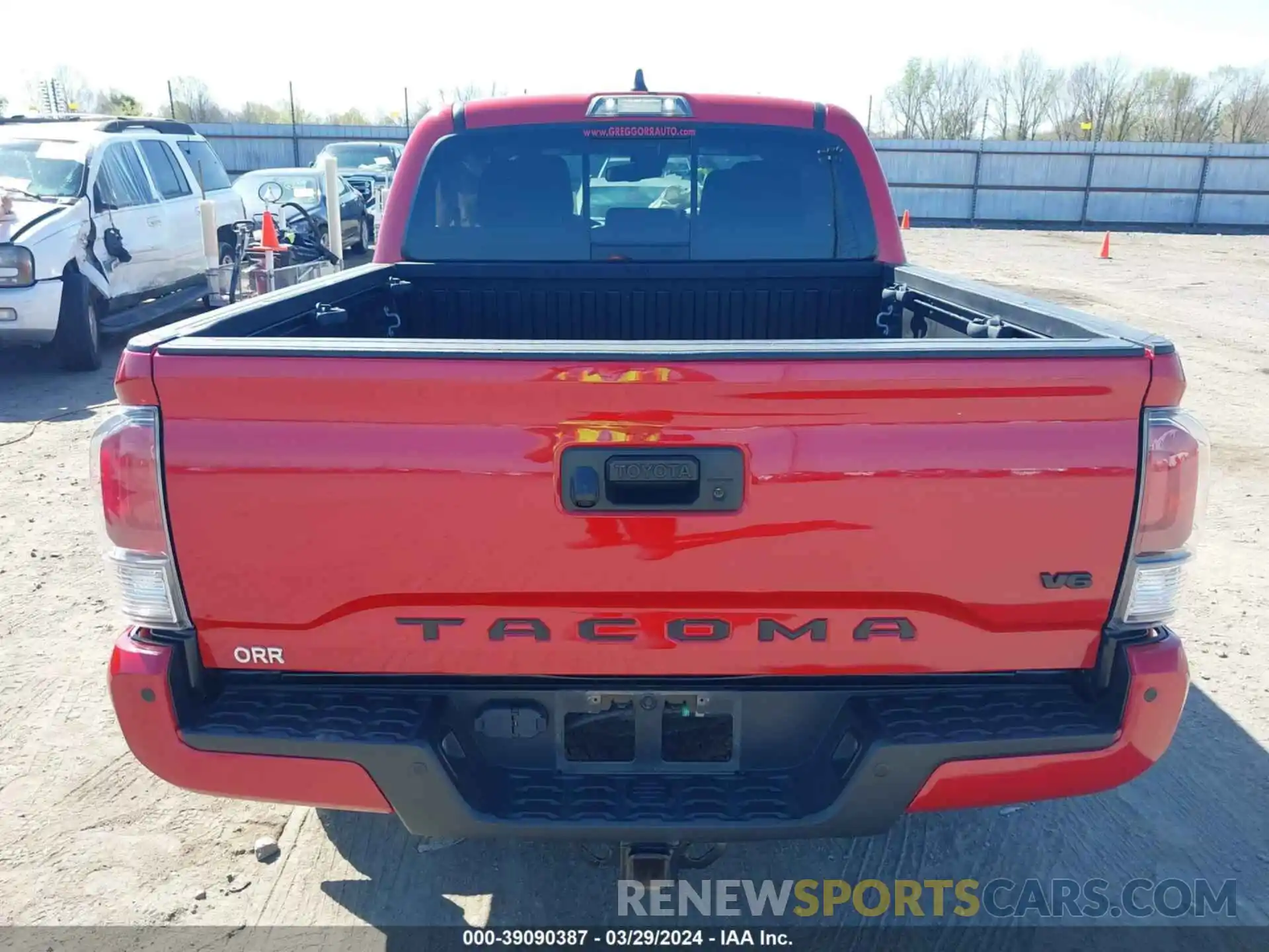 16 Photograph of a damaged car 5TFCZ5AN8MX254613 TOYOTA TACOMA 2021