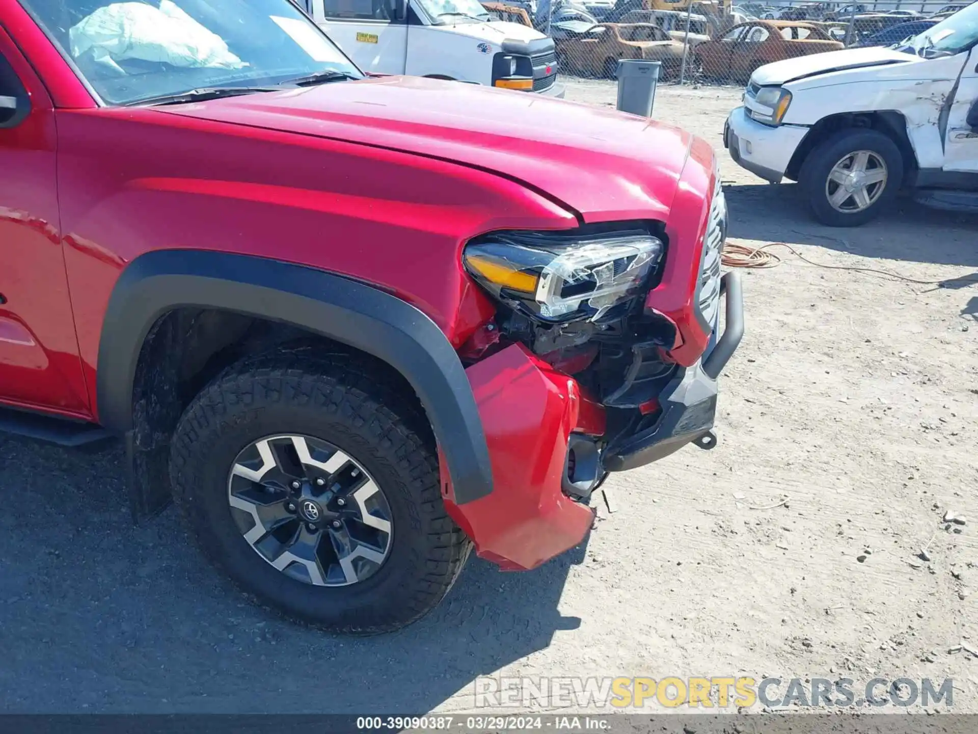 18 Photograph of a damaged car 5TFCZ5AN8MX254613 TOYOTA TACOMA 2021