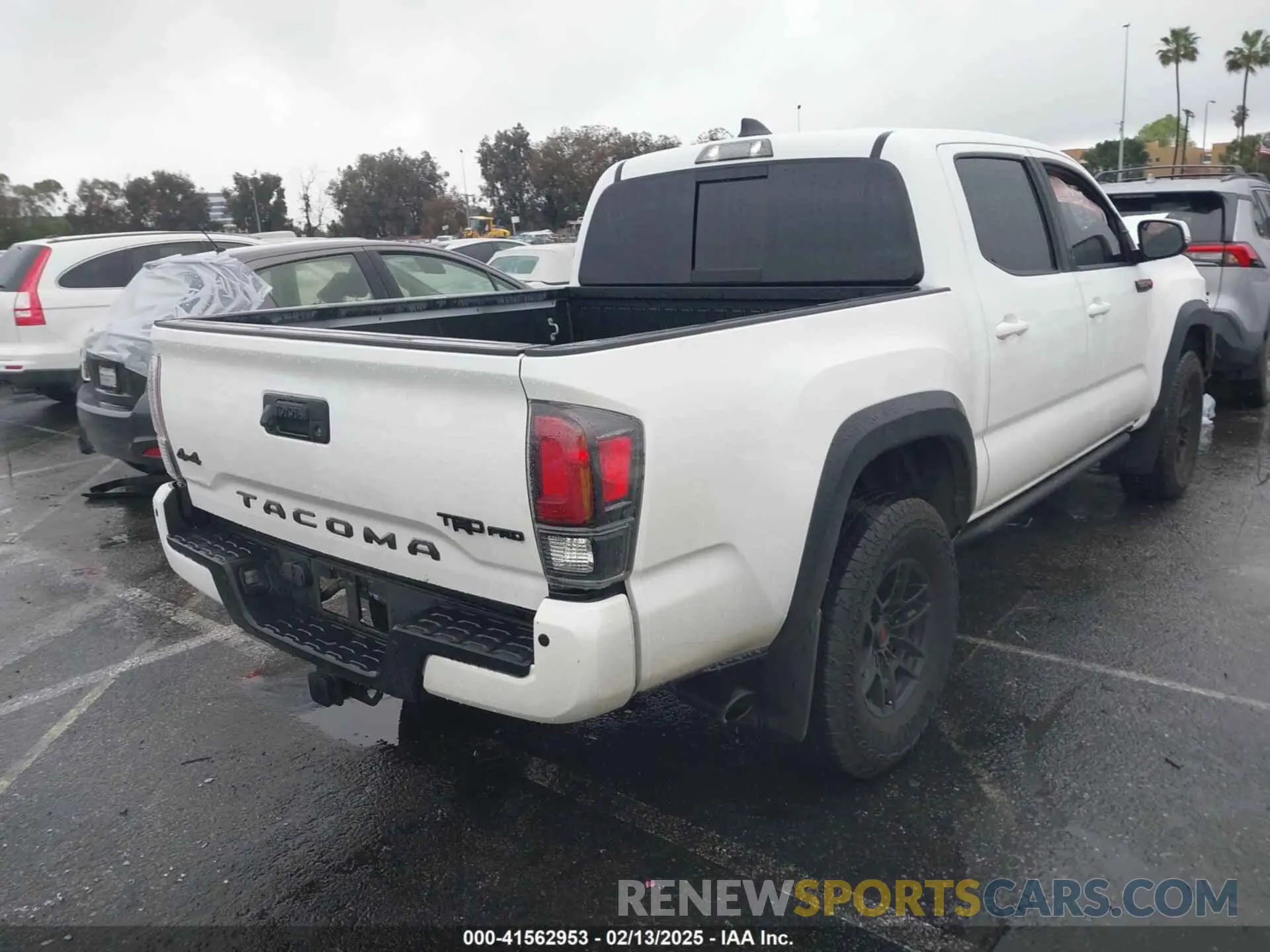4 Photograph of a damaged car 5TFCZ5AN8MX260458 TOYOTA TACOMA 2021