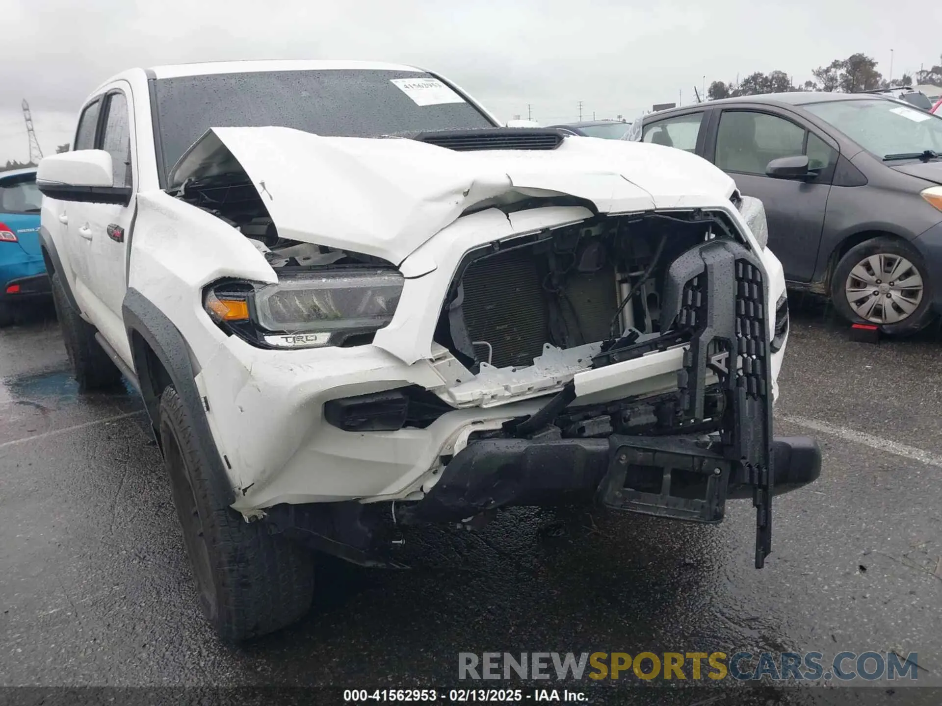6 Photograph of a damaged car 5TFCZ5AN8MX260458 TOYOTA TACOMA 2021