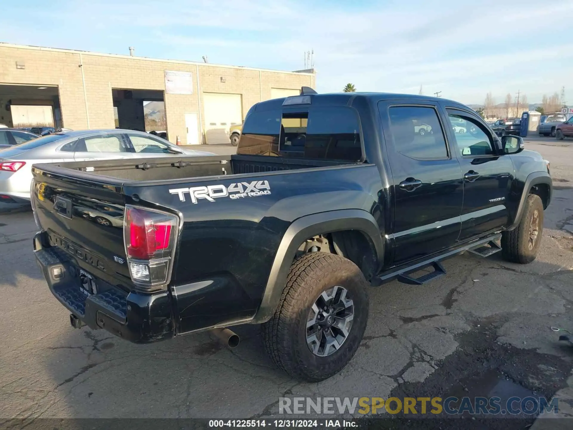 4 Photograph of a damaged car 5TFCZ5AN8MX269807 TOYOTA TACOMA 2021