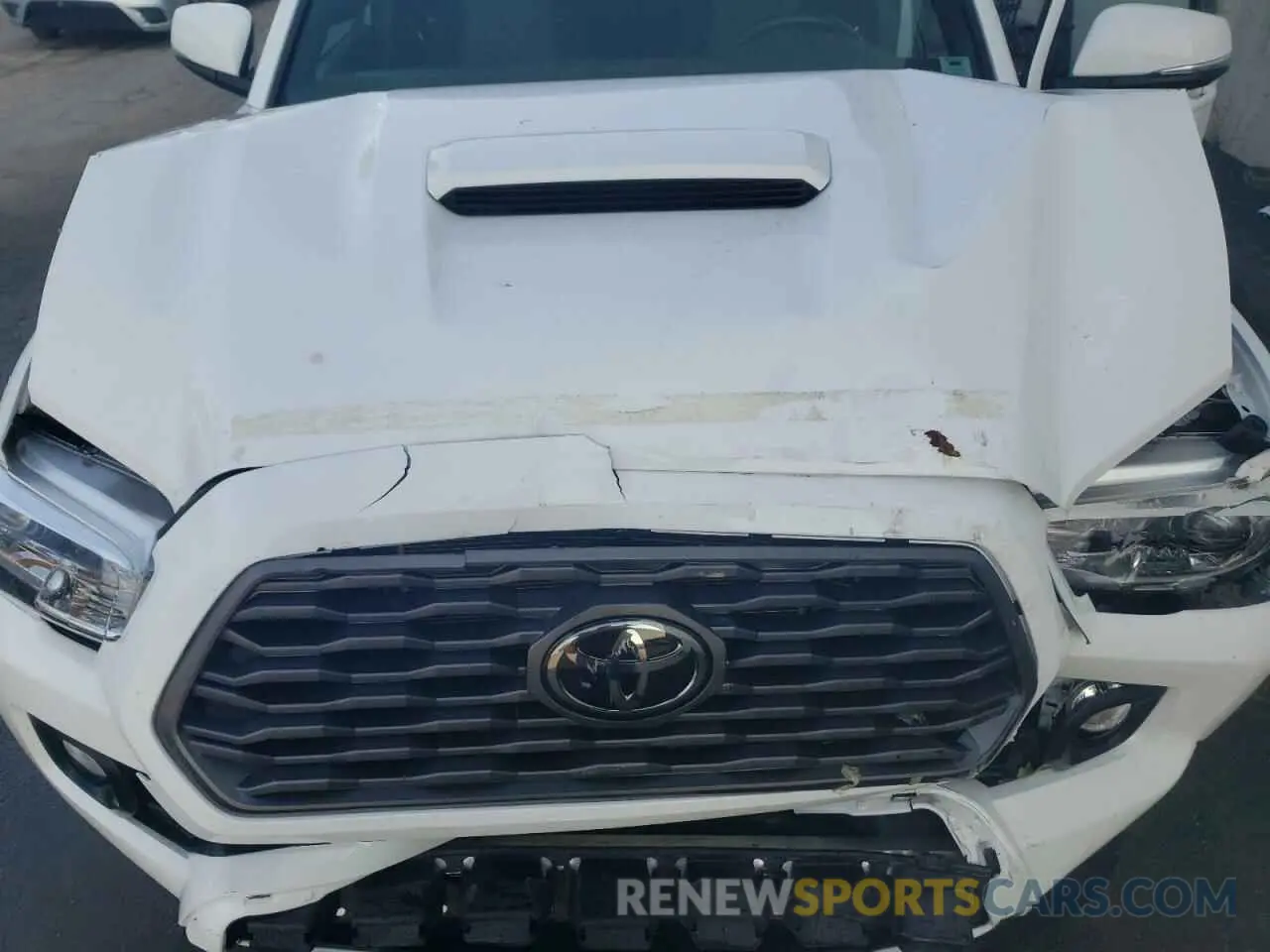 11 Photograph of a damaged car 5TFDZ5BN1MX061125 TOYOTA TACOMA 2021