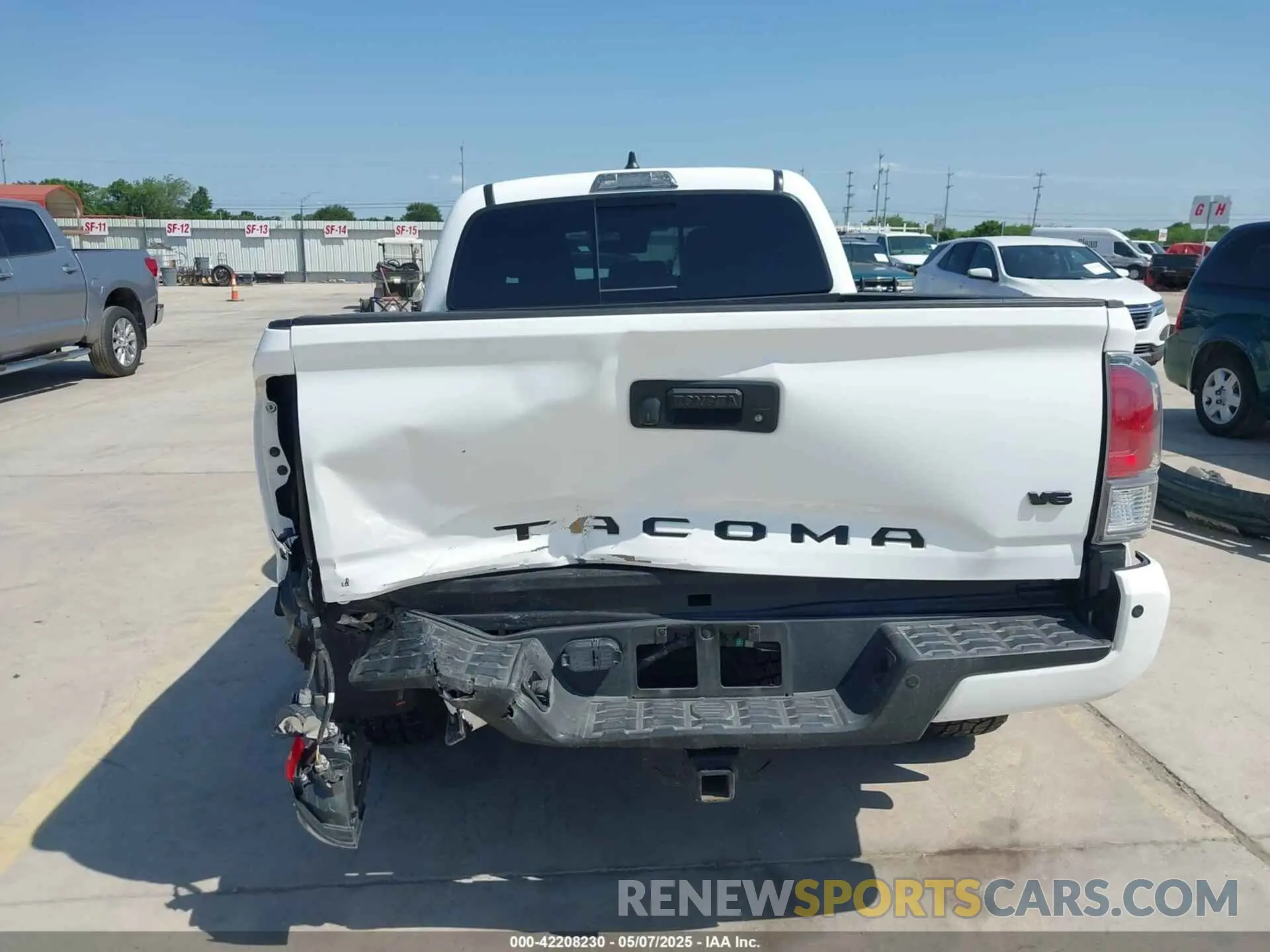17 Photograph of a damaged car 5TFDZ5BN3MX061420 TOYOTA TACOMA 2021