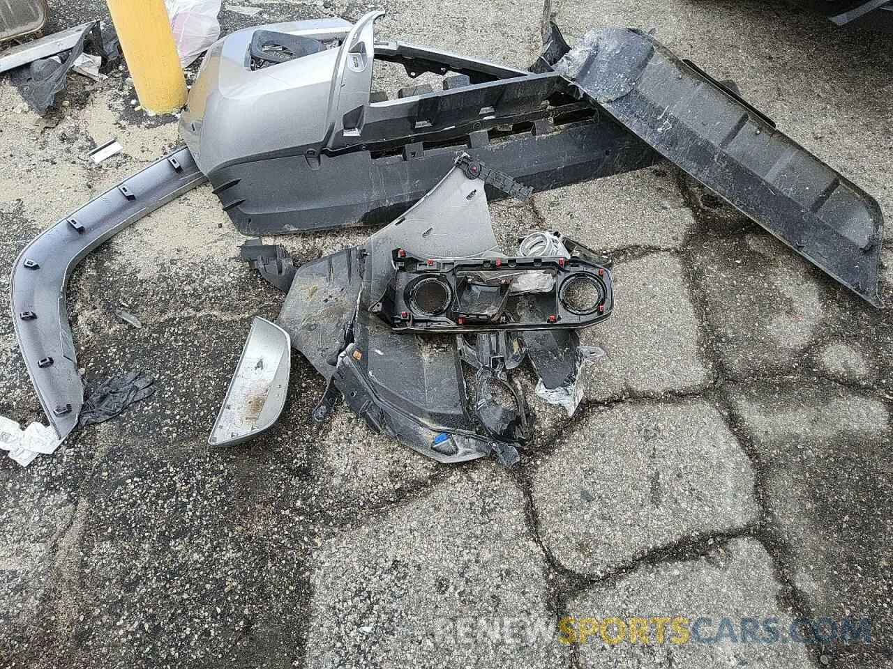 12 Photograph of a damaged car 3TMAZ5CN0NM173410 TOYOTA TACOMA 2022