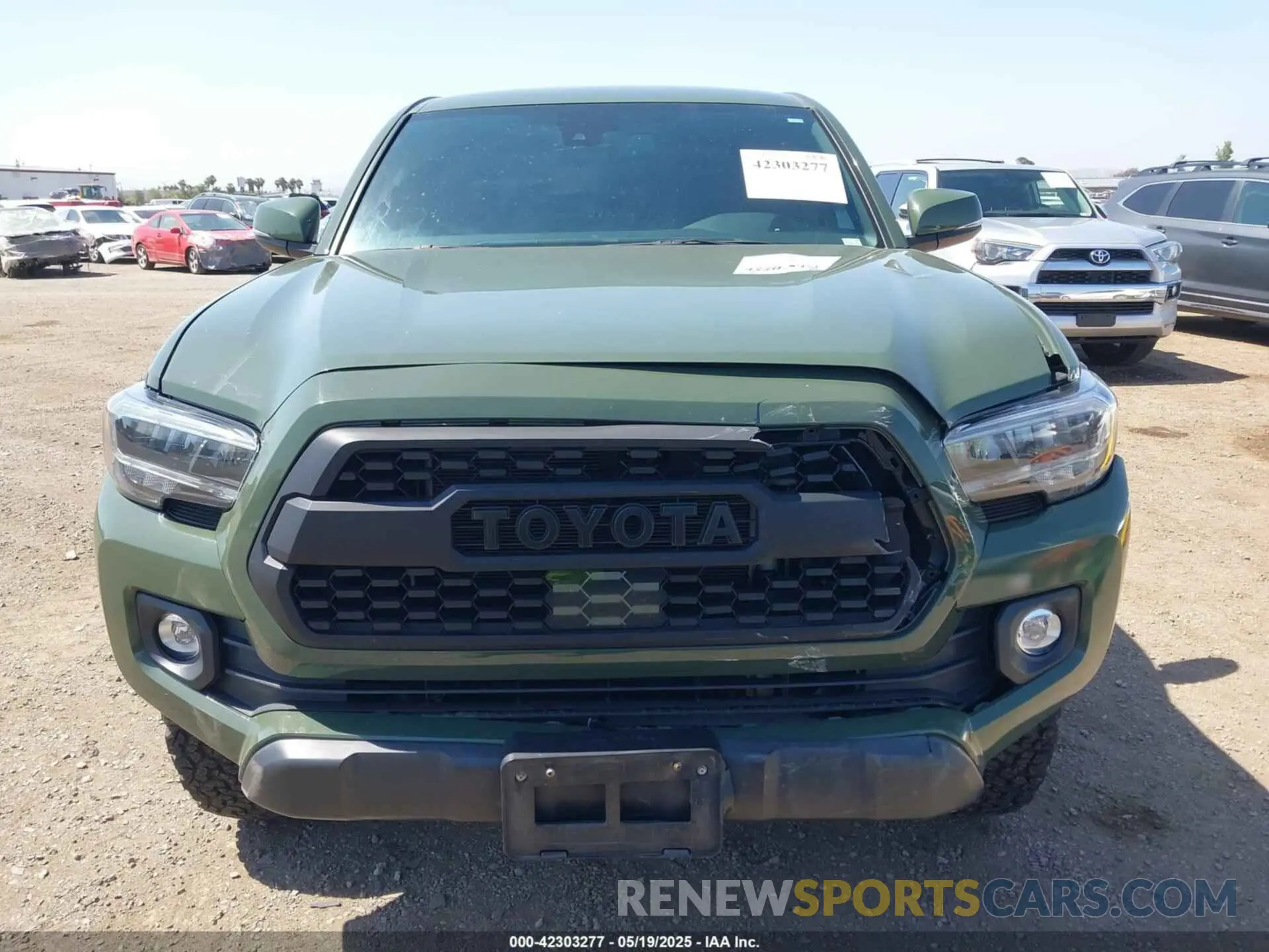 12 Photograph of a damaged car 3TMAZ5CN1NM170418 TOYOTA TACOMA 2022