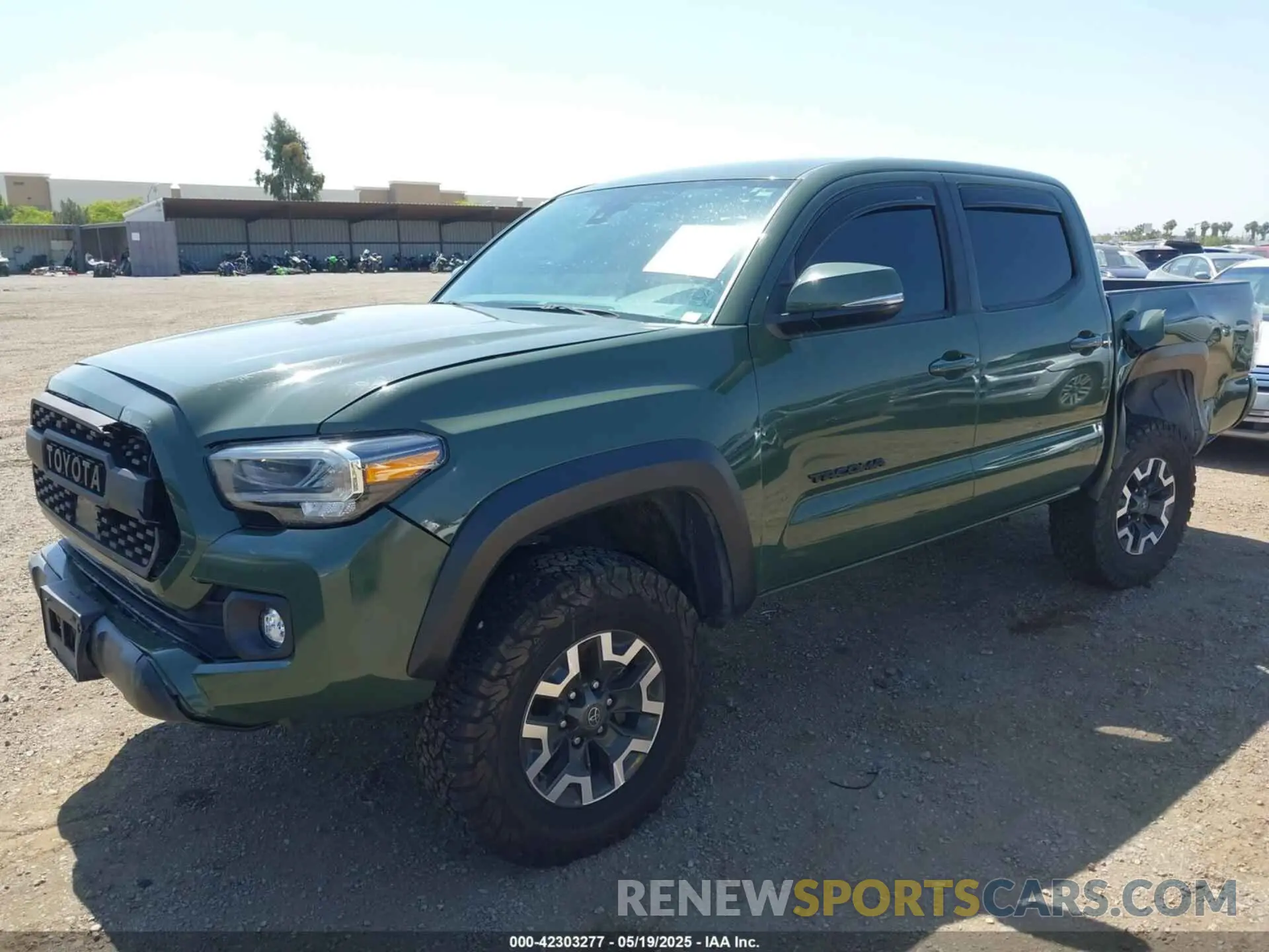 2 Photograph of a damaged car 3TMAZ5CN1NM170418 TOYOTA TACOMA 2022