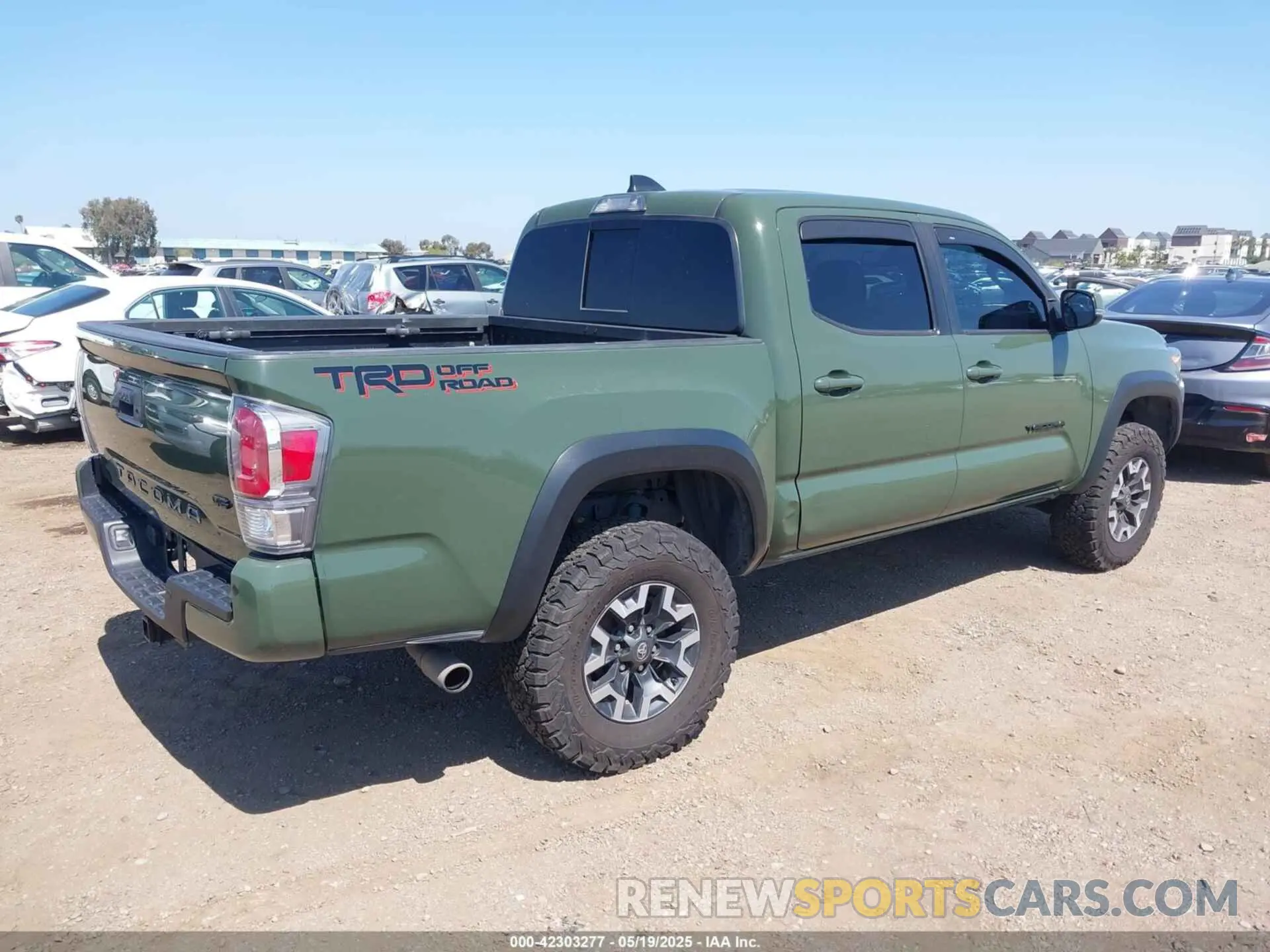 4 Photograph of a damaged car 3TMAZ5CN1NM170418 TOYOTA TACOMA 2022
