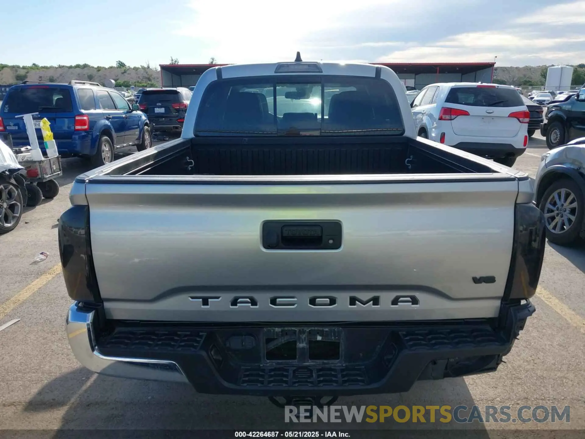 17 Photograph of a damaged car 3TMAZ5CN1NM176834 TOYOTA TACOMA 2022