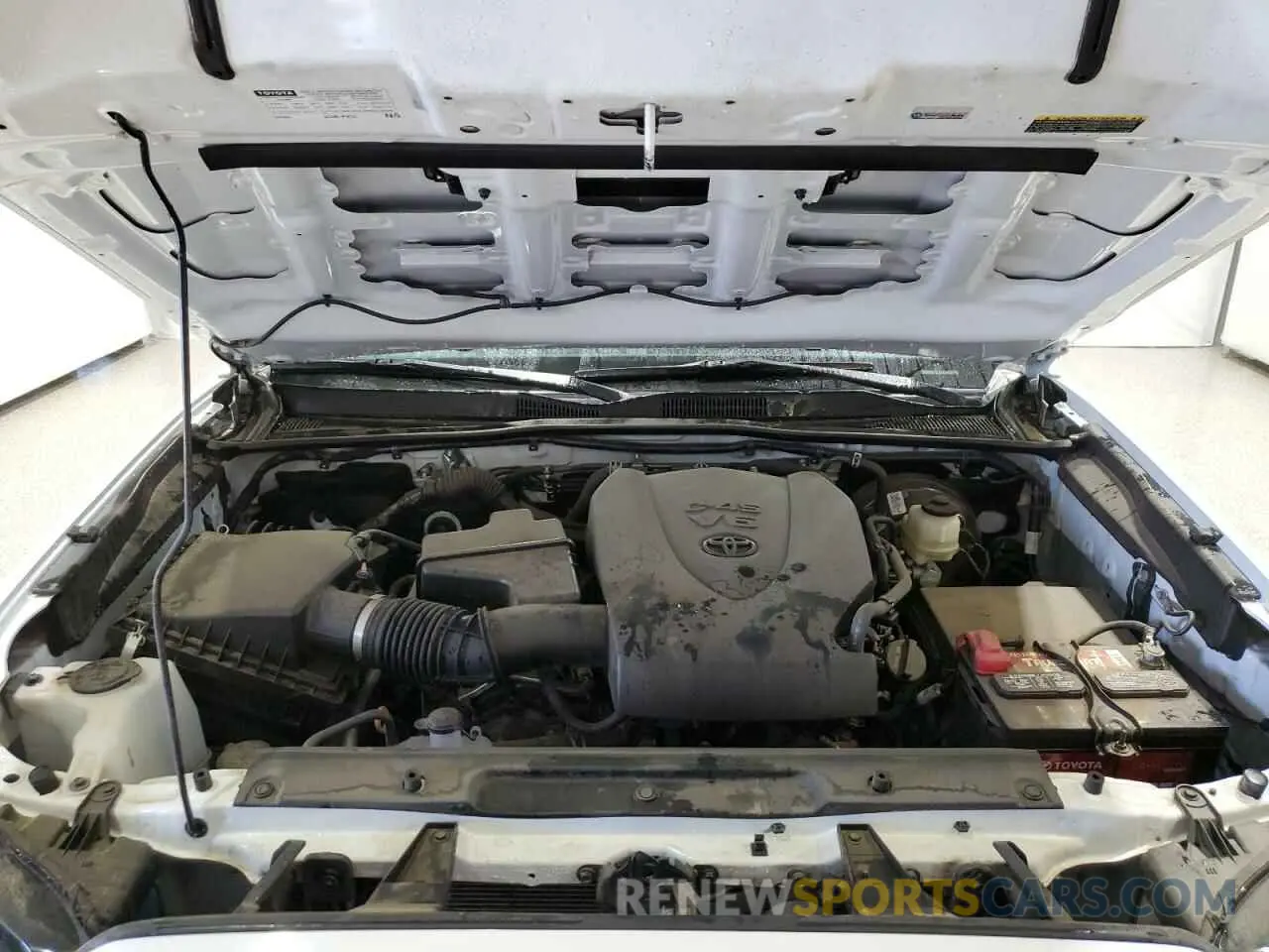 11 Photograph of a damaged car 3TMAZ5CN1NM180561 TOYOTA TACOMA 2022