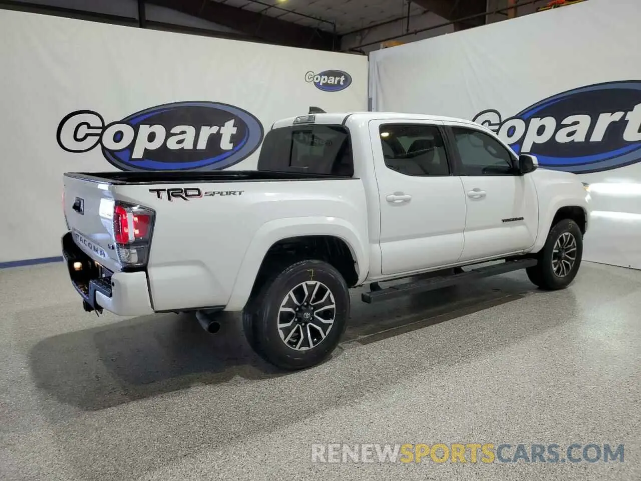 3 Photograph of a damaged car 3TMAZ5CN1NM180561 TOYOTA TACOMA 2022