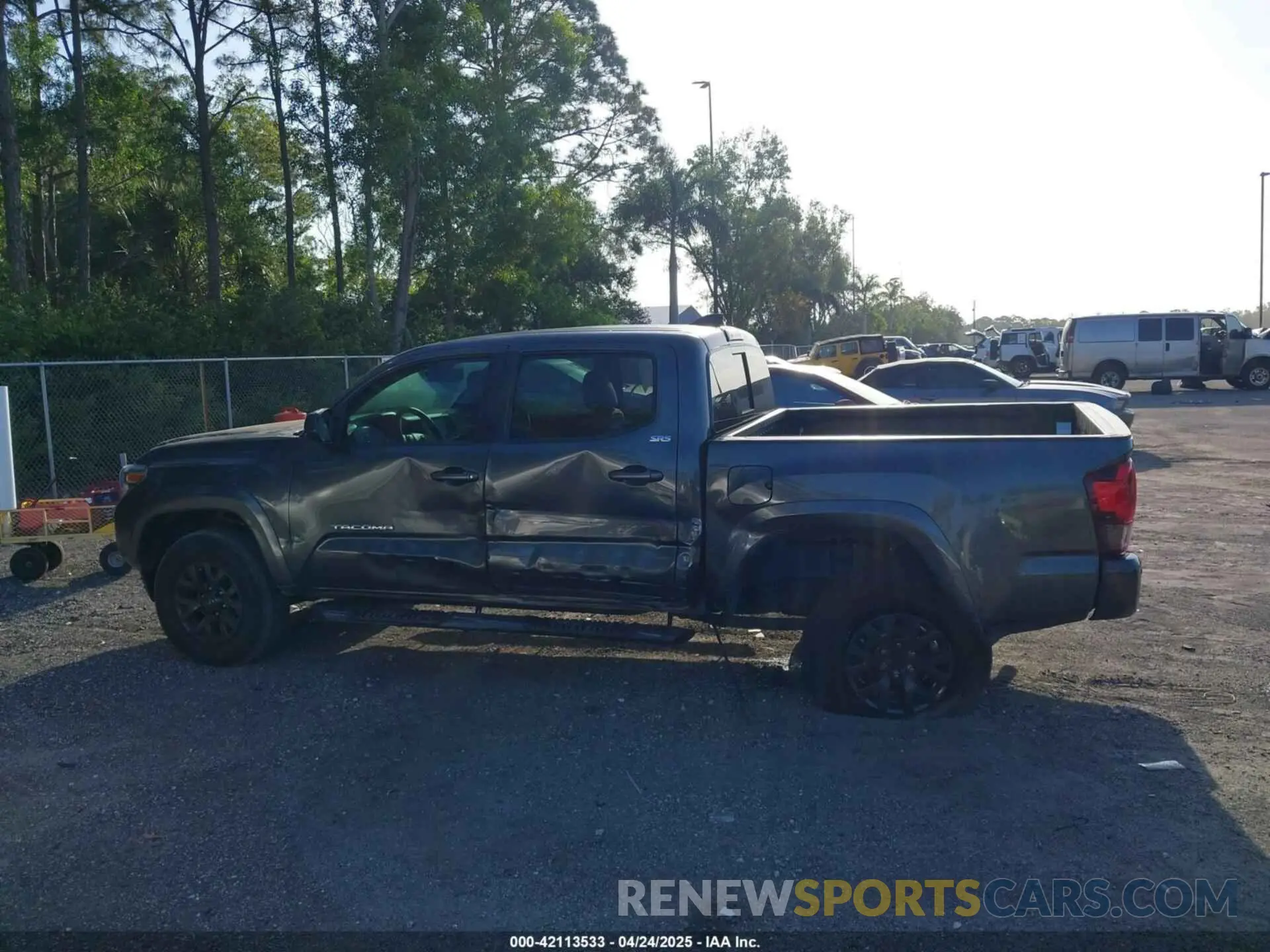 14 Photograph of a damaged car 3TMAZ5CN1NM189003 TOYOTA TACOMA 2022